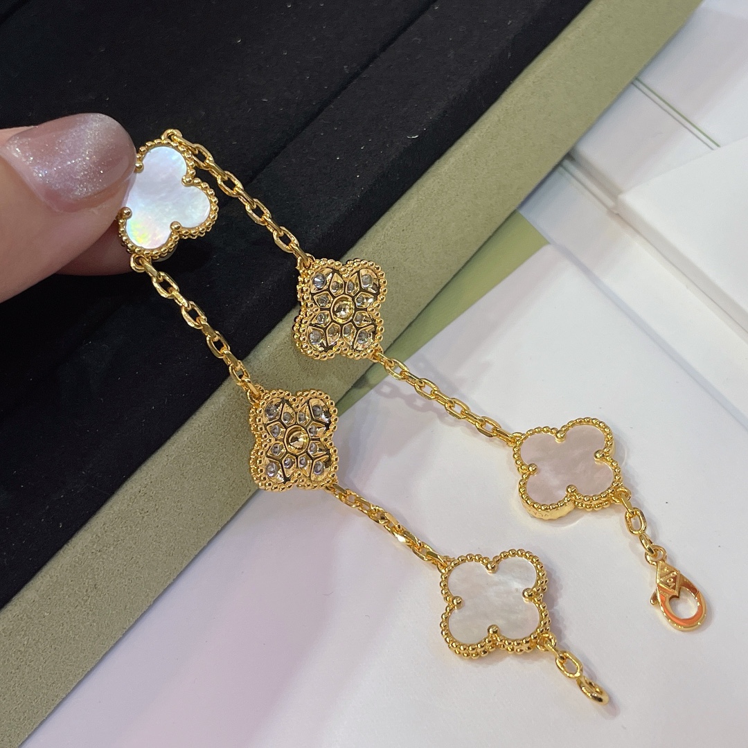 1.Alhambra Mother-of-pearl 5 motifs Bracelet with Diamonds