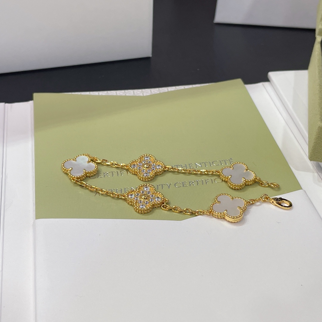 1.Alhambra Mother-of-pearl 5 motifs Bracelet with Diamonds