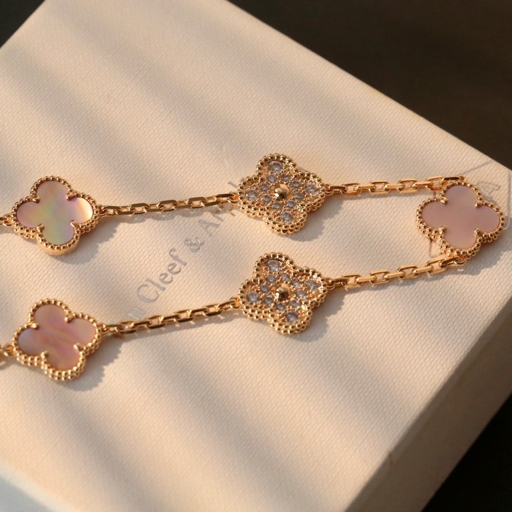 1.Alhambra Pink Mother-of-pearl 5 motifs Bracelet with Diamonds