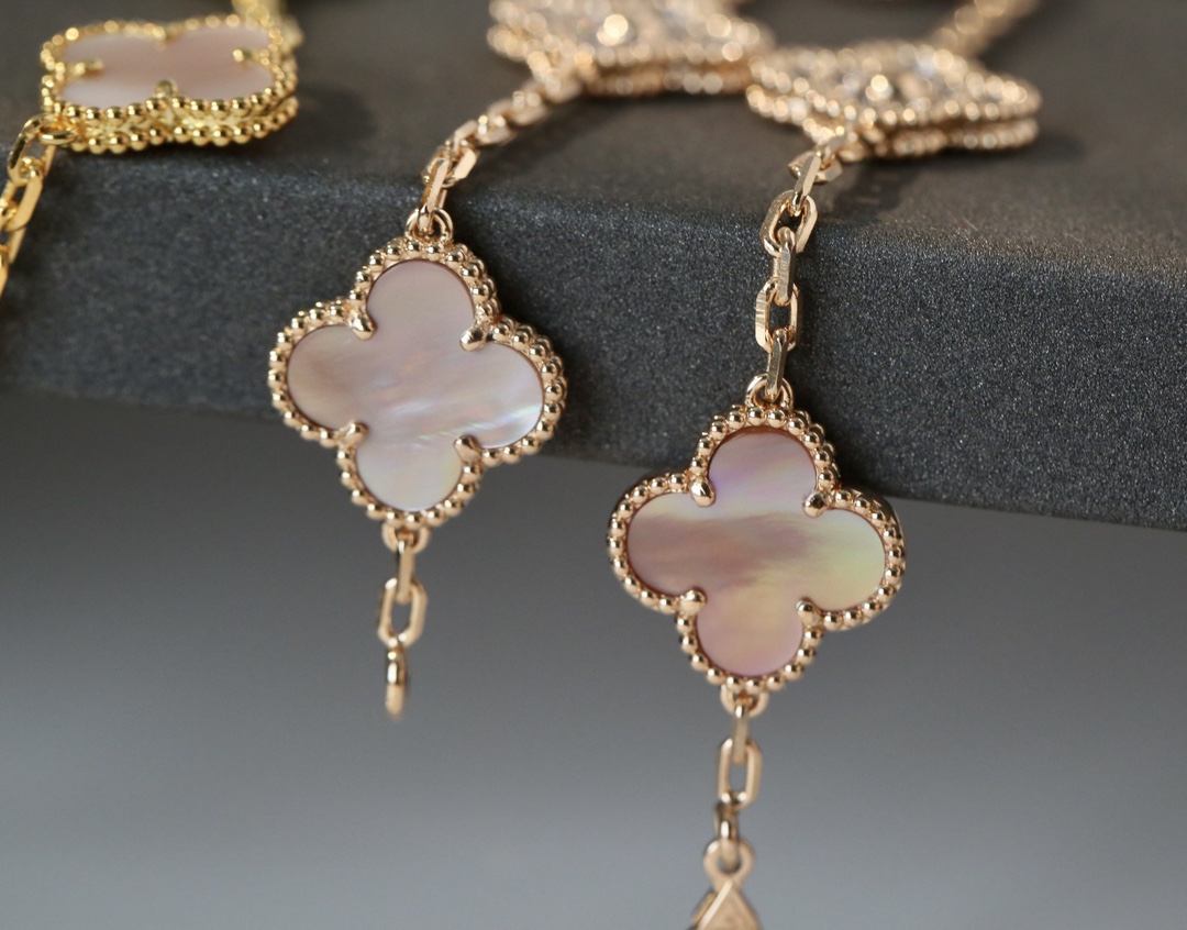 1.Alhambra Pink Mother-of-pearl 5 motifs Bracelet with Diamonds