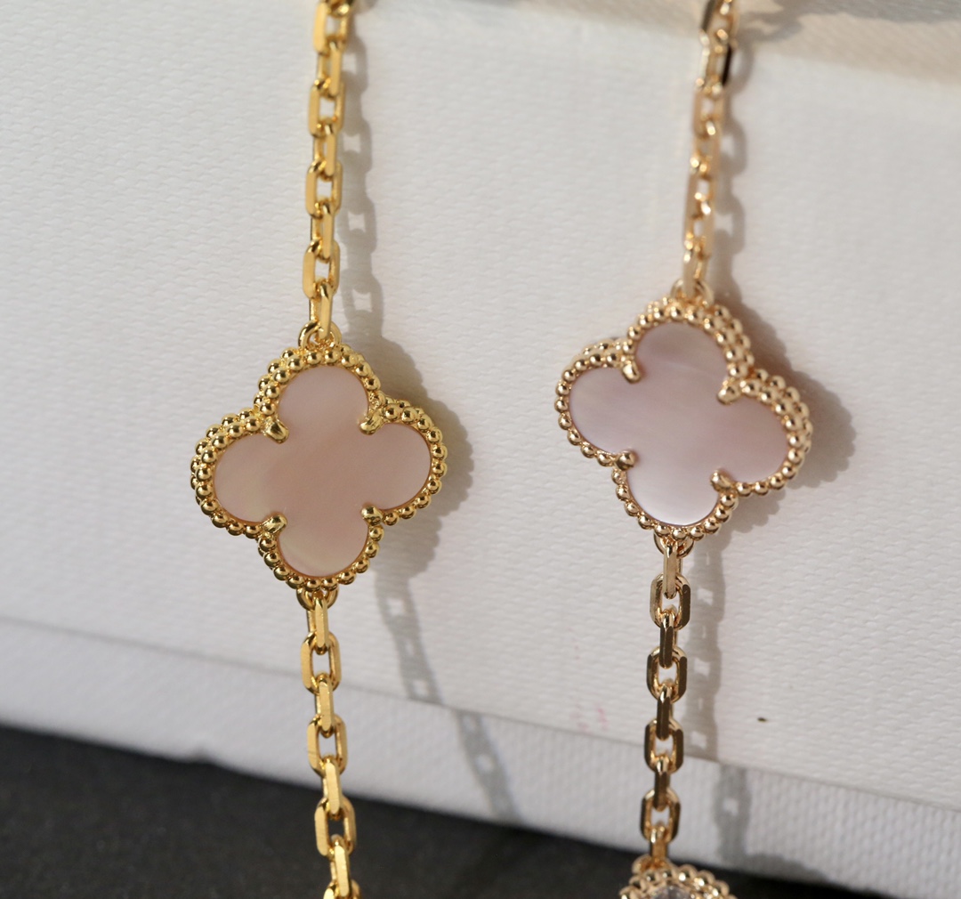 1.Alhambra Pink Mother-of-pearl 5 motifs Bracelet with Diamonds