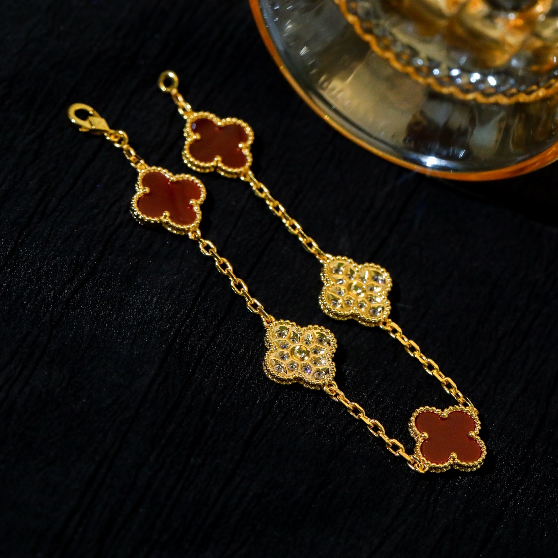 1.Alhambra Red Carnelian 5 motifs Bracelet with Diamonds