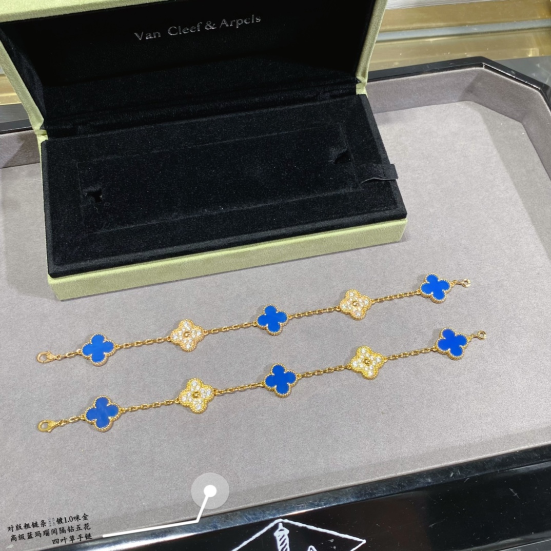 1.Alhambra Blue Agate 5 motifs Bracelet with Diamonds