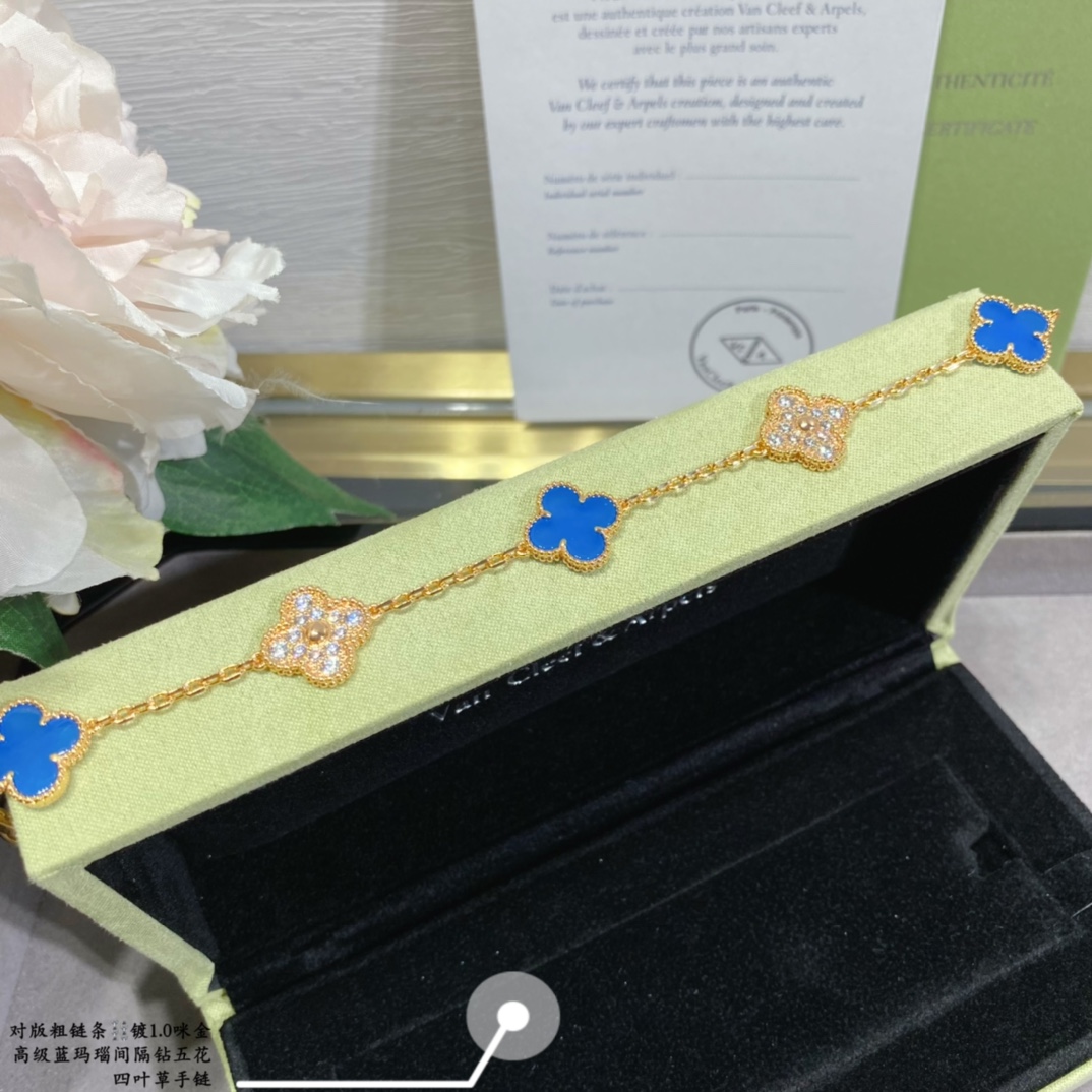 1.Alhambra Blue Agate 5 motifs Bracelet with Diamonds