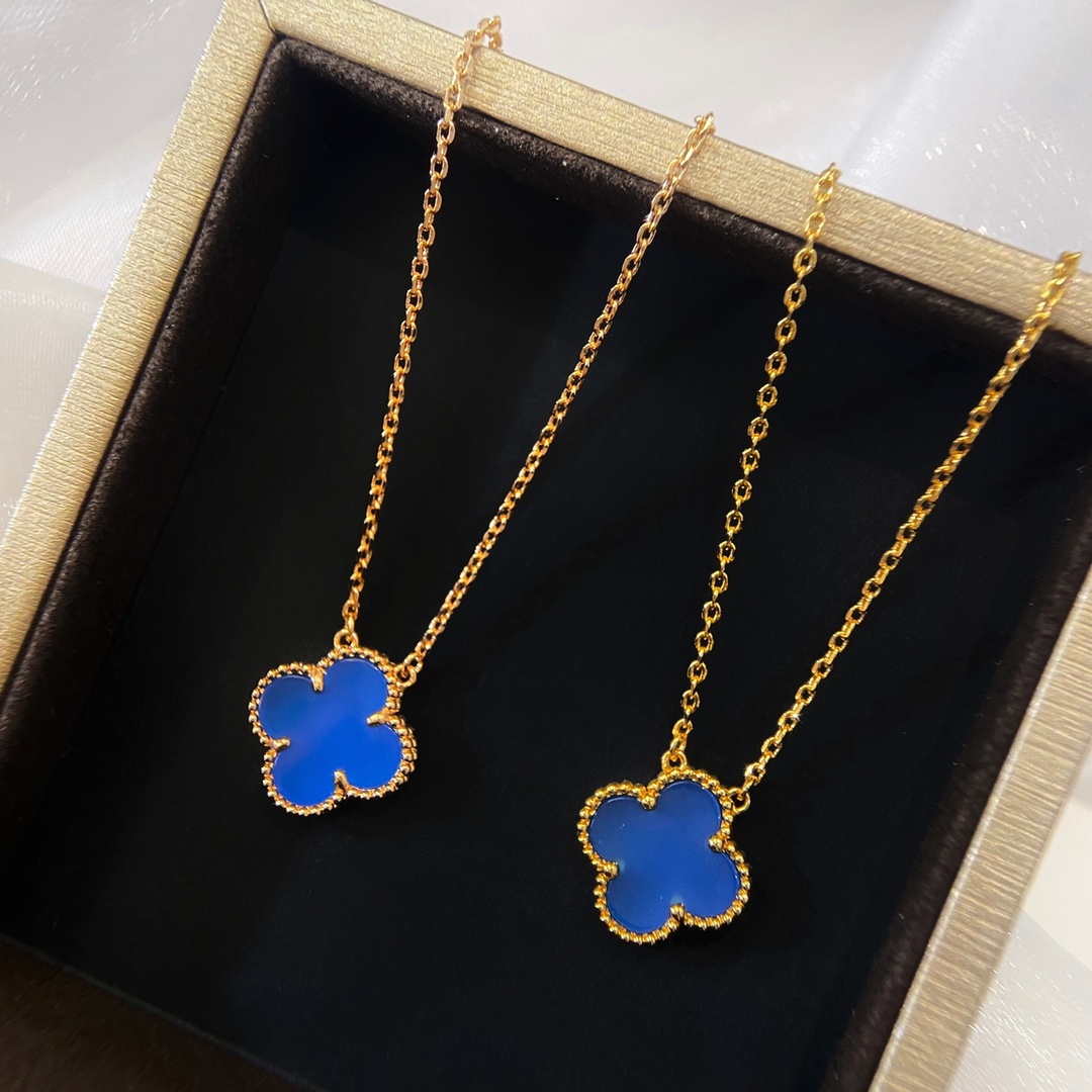 Alhambra Blue Agate 1 motif Necklace