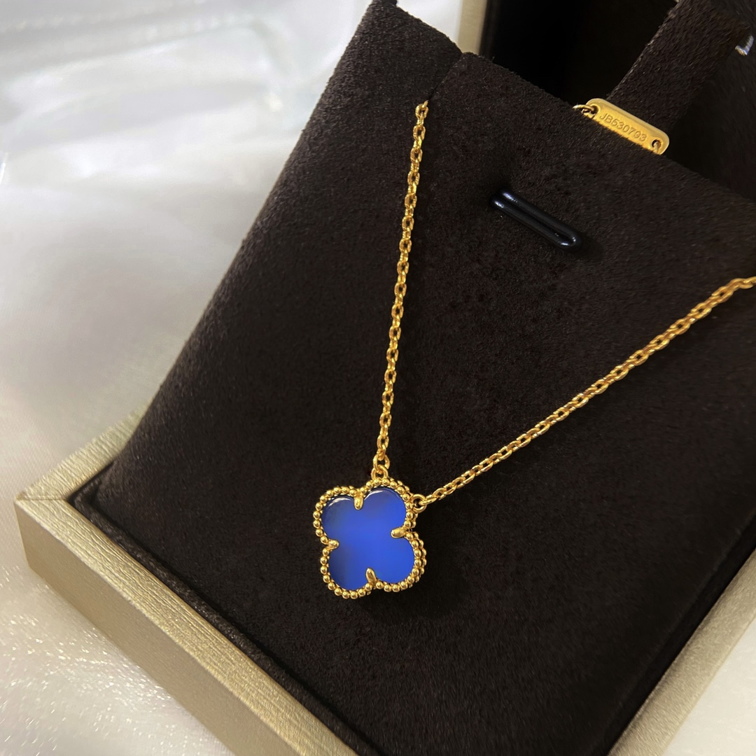Alhambra Blue Agate 1 motif Necklace