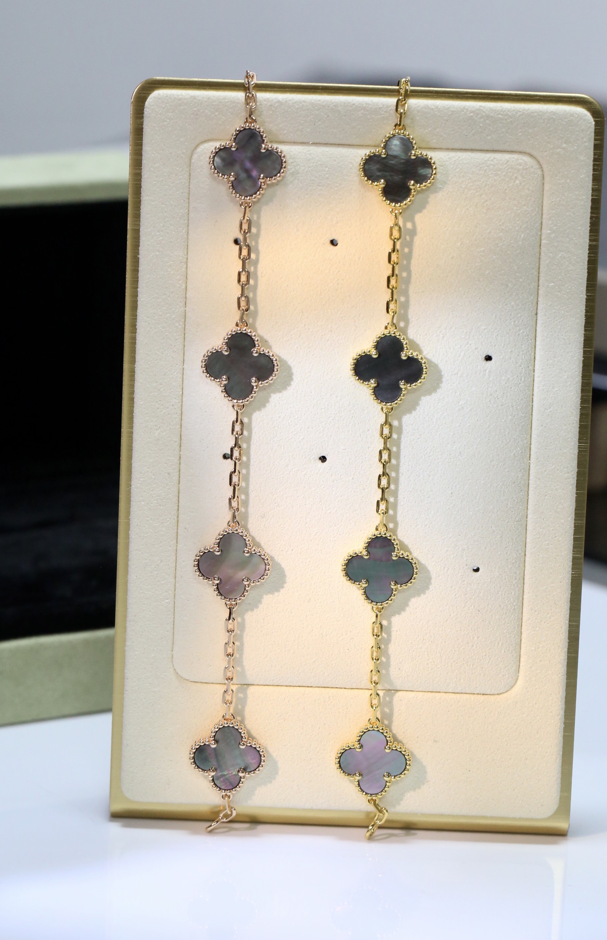 1.Alhambra Grey Mother-of-pearl 5 motifs Bracelet
