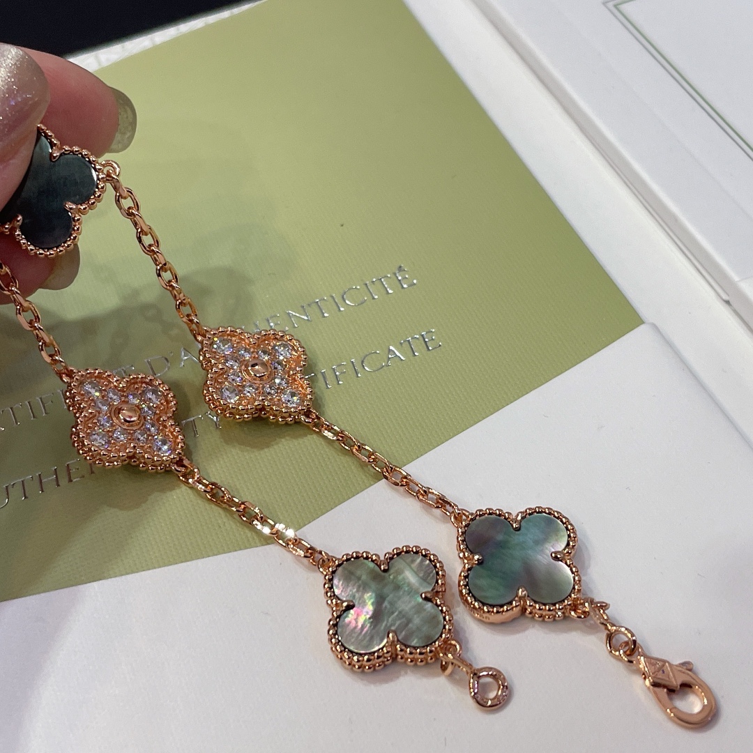 1.Alhambra Grey Mother-of-pearl 5 motifs Bracelet with Diamonds