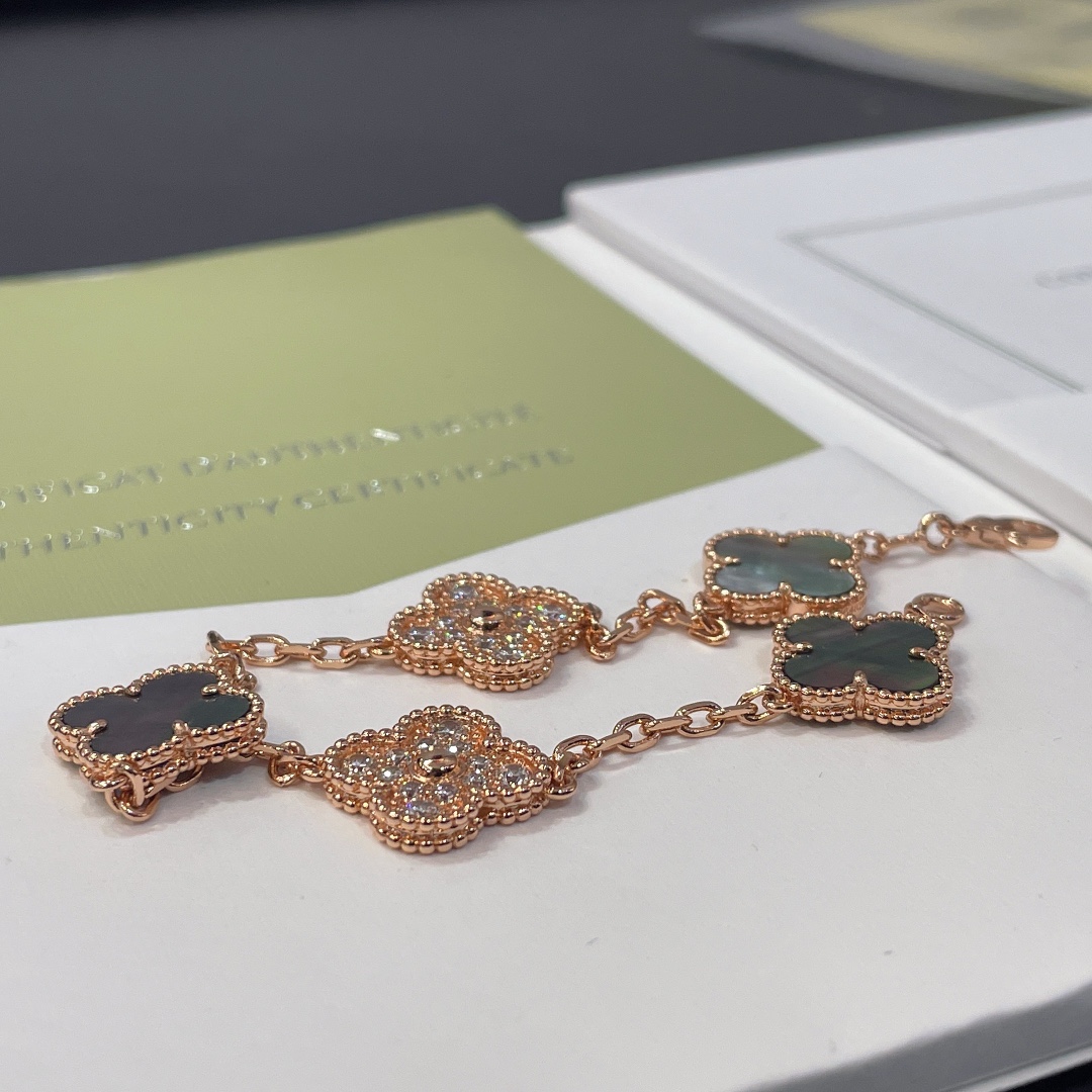 1.Alhambra Grey Mother-of-pearl 5 motifs Bracelet with Diamonds
