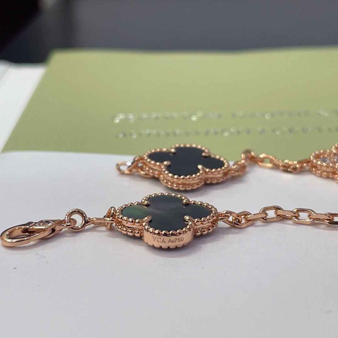 1.Alhambra Grey Mother-of-pearl 5 motifs Bracelet with Diamonds