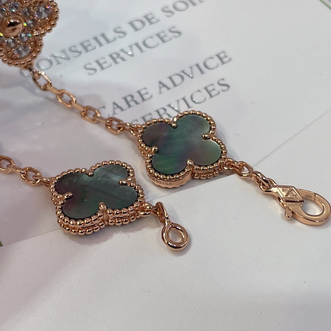 1.Alhambra Grey Mother-of-pearl 5 motifs Bracelet with Diamonds