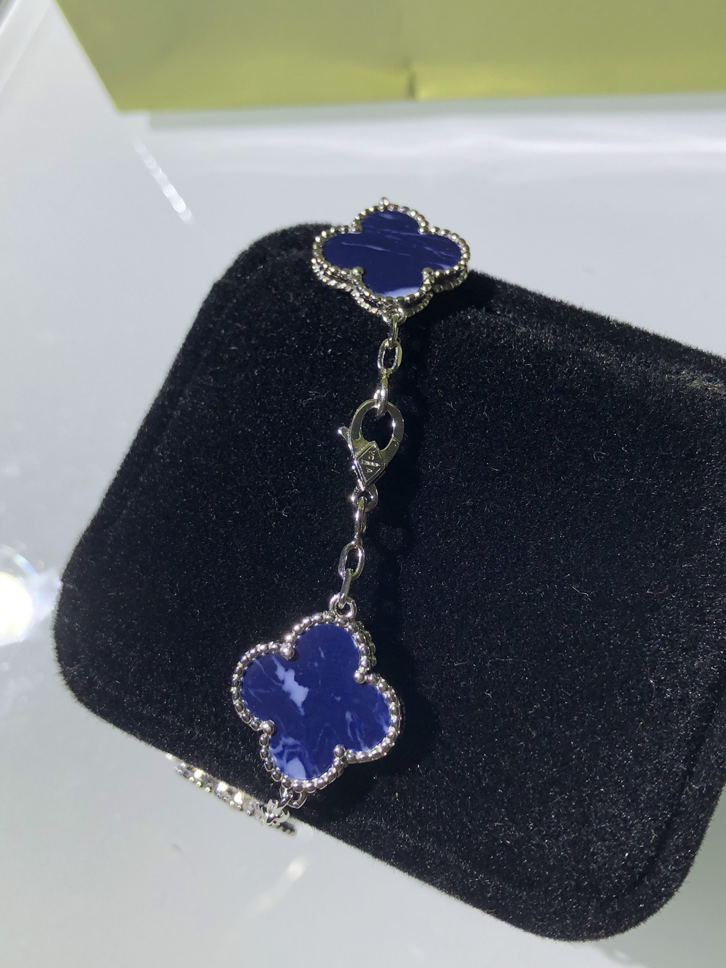 1.Alhambra Peter Stone 5 motifs Bracelet with Diamonds