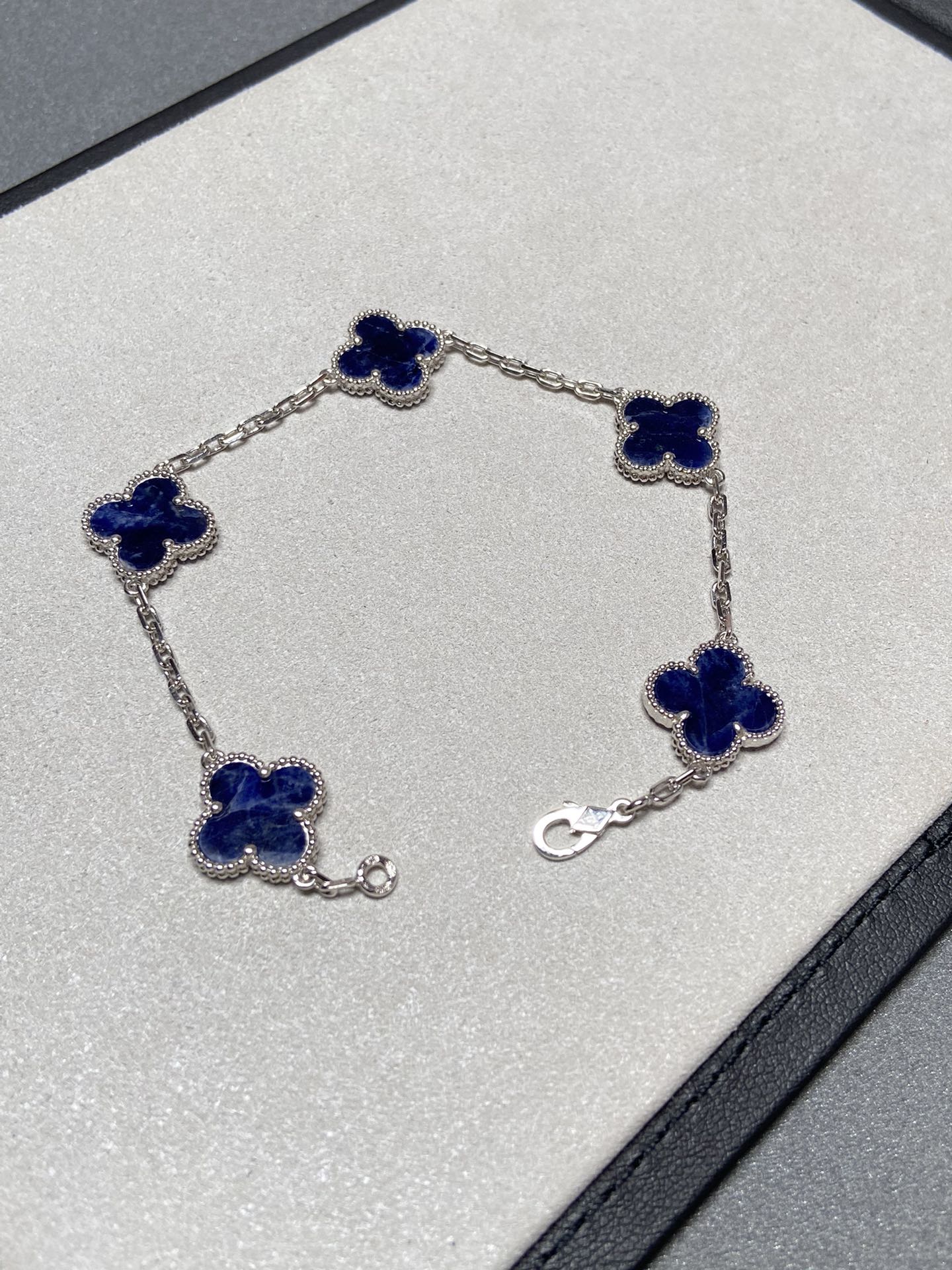 1.Alhambra Peter Stone 5 motifs Bracelet