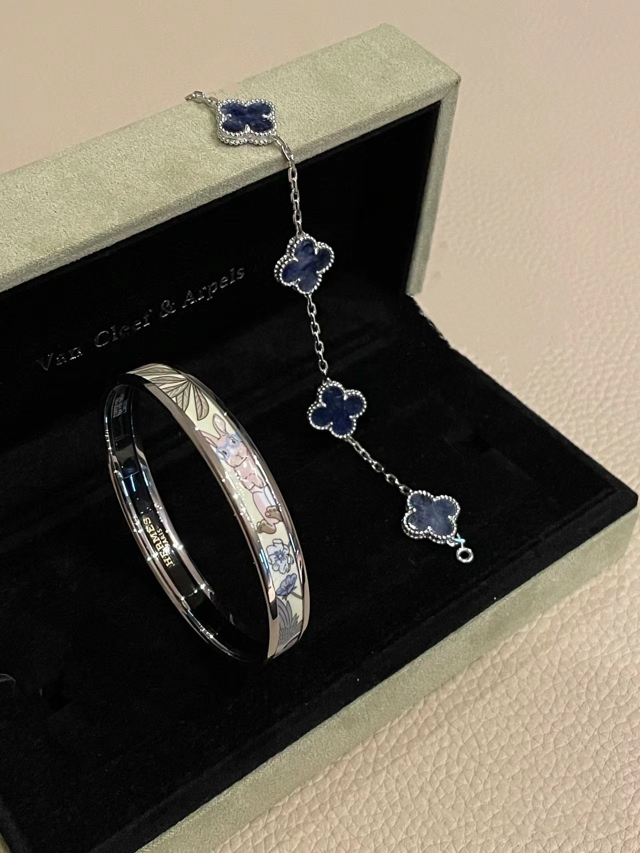 1.Alhambra Peter Stone 5 motifs Bracelet