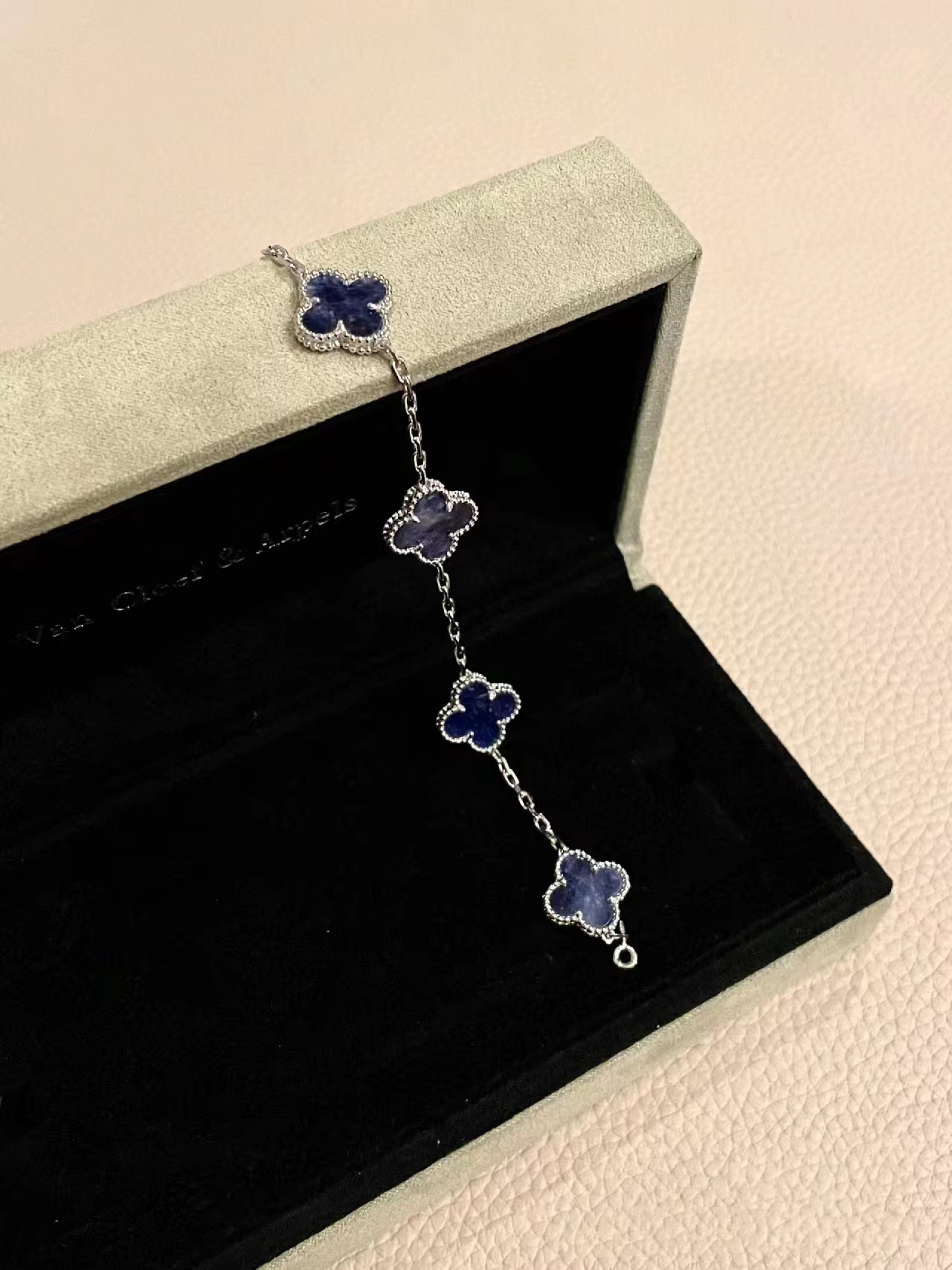 1.Alhambra Peter Stone 5 motifs Bracelet