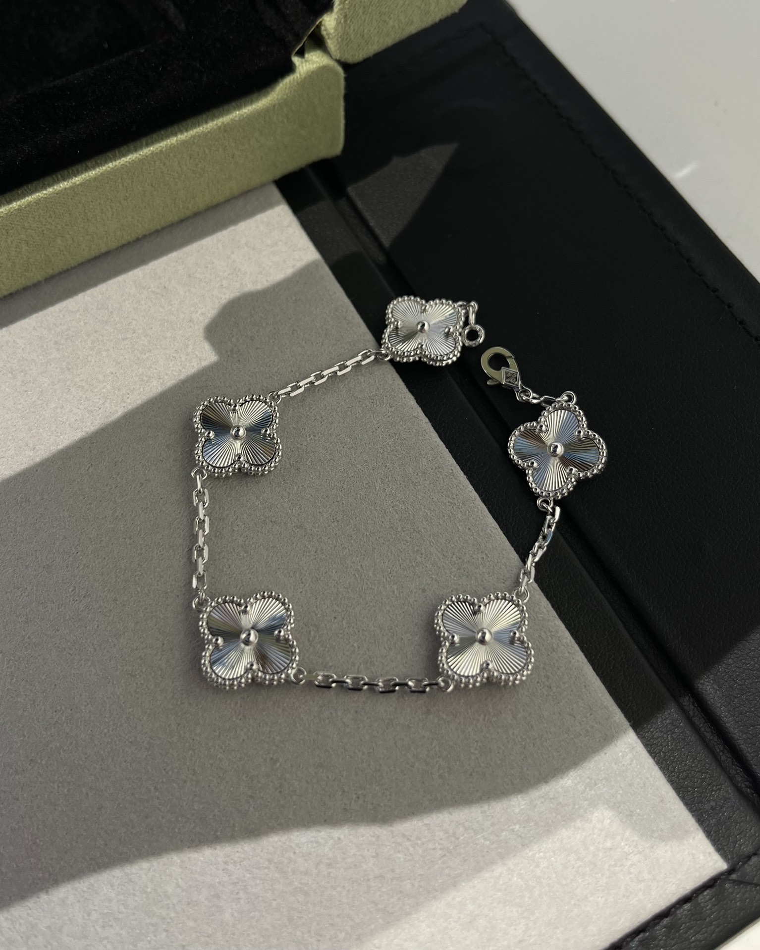 1.Alhambra Laser 5 motifs Bracelet