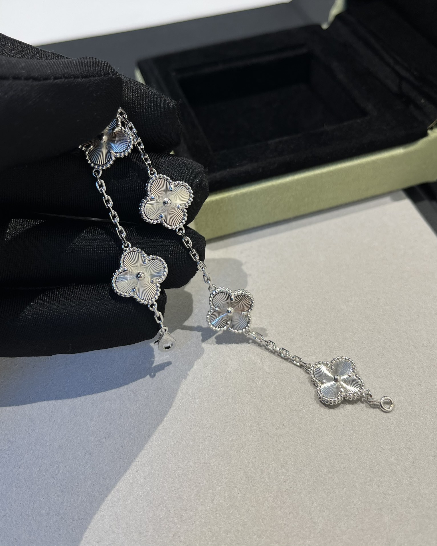 1.Alhambra Laser 5 motifs Bracelet