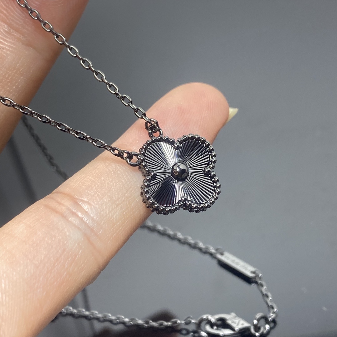 Alhambra Laser Black 1 motif Necklace