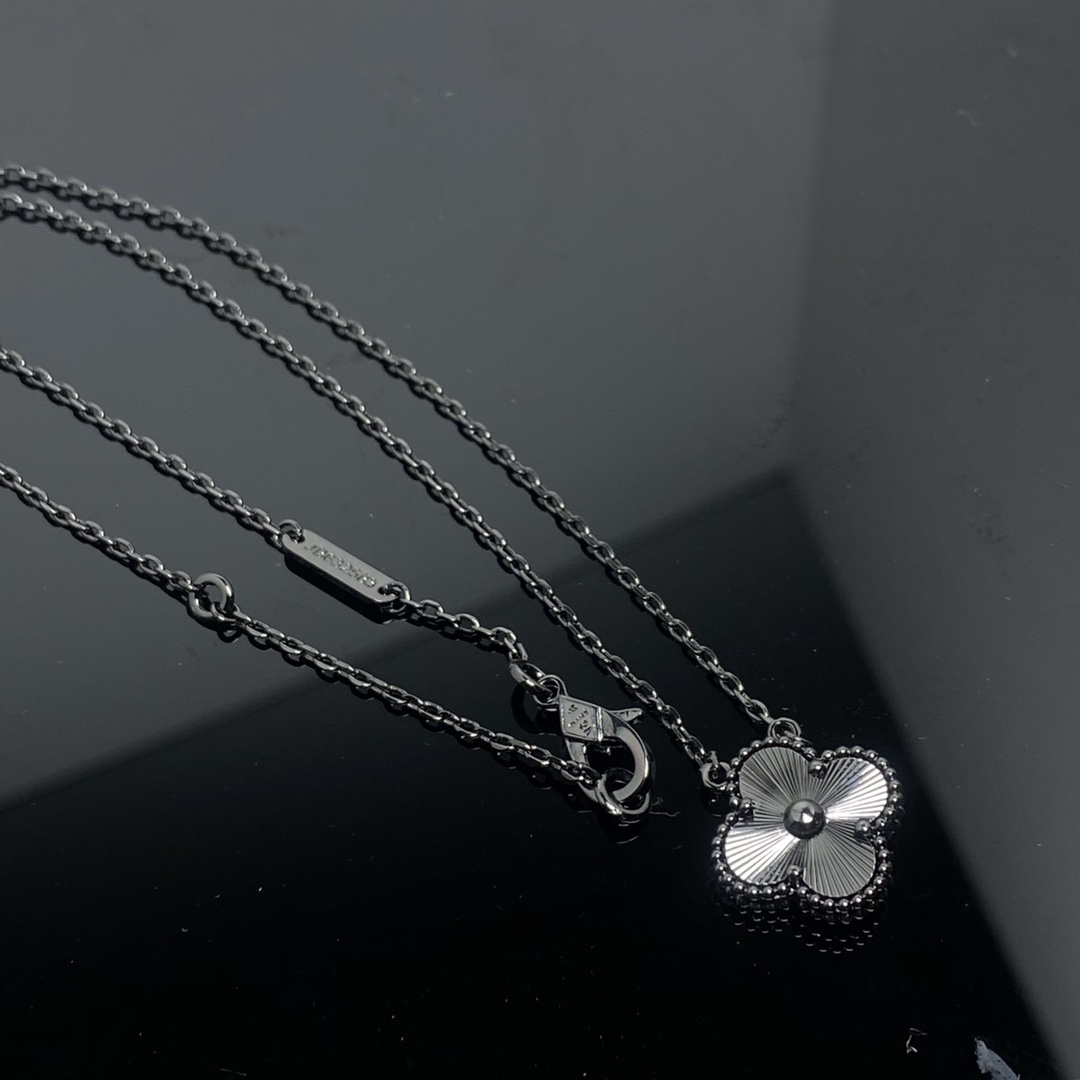Alhambra Laser Black 1 motif Necklace