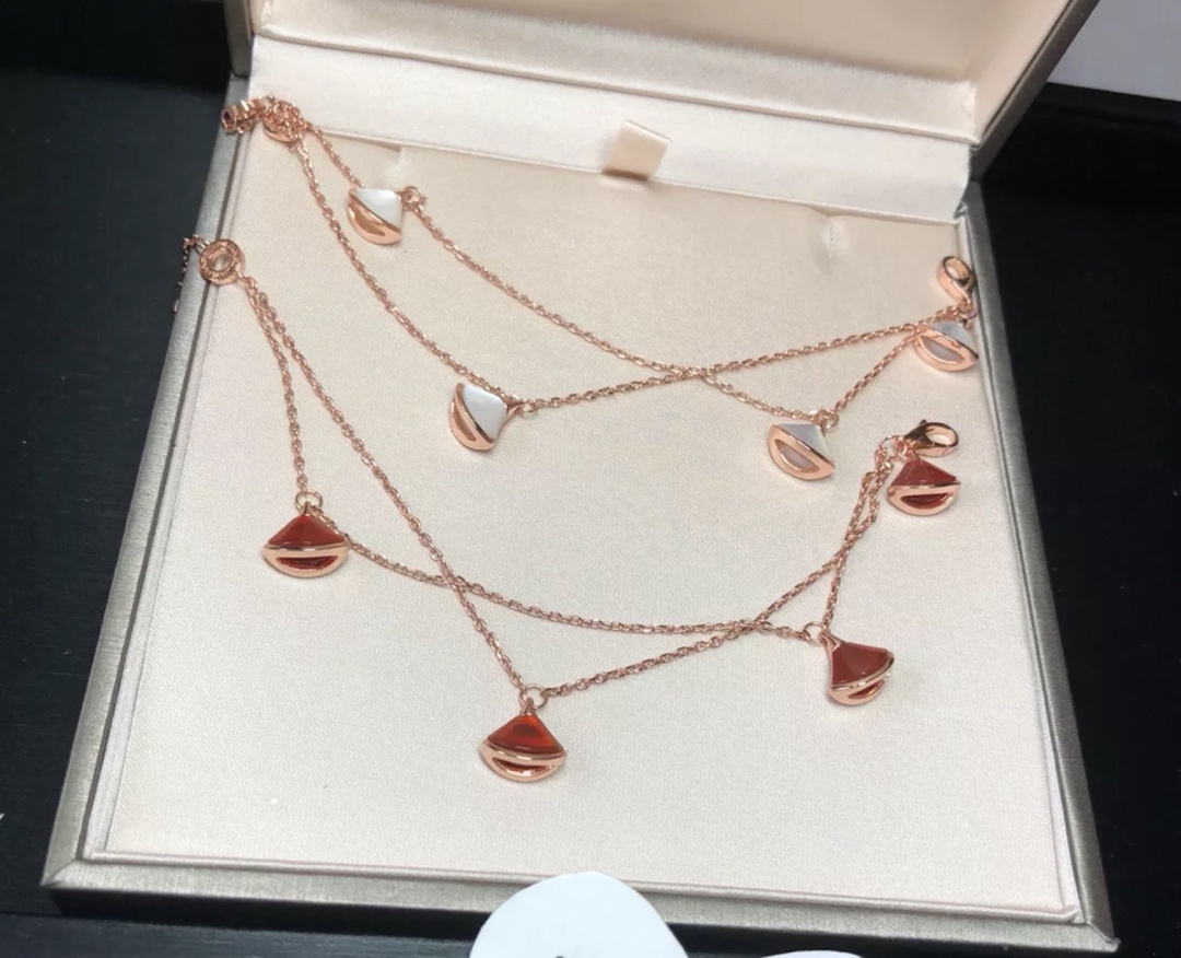 4 Pendants Red Skirt Bracelet