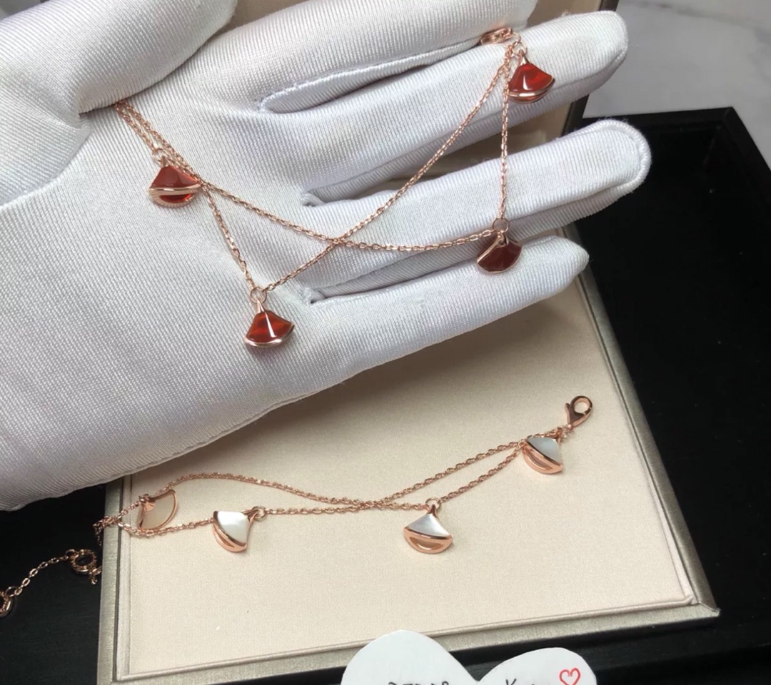 4 Pendants Red Skirt Bracelet