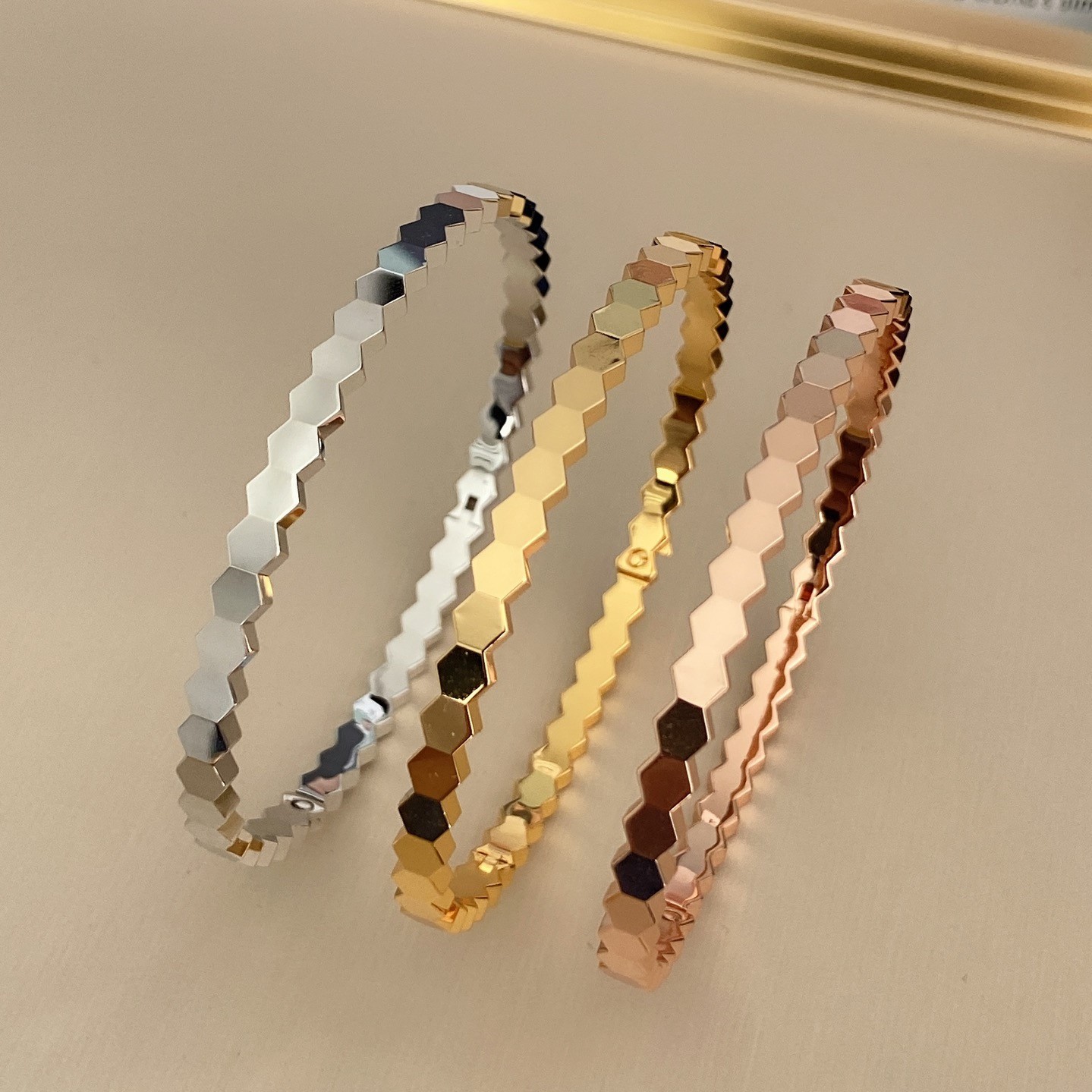 Bee Bracelet without Diamonds