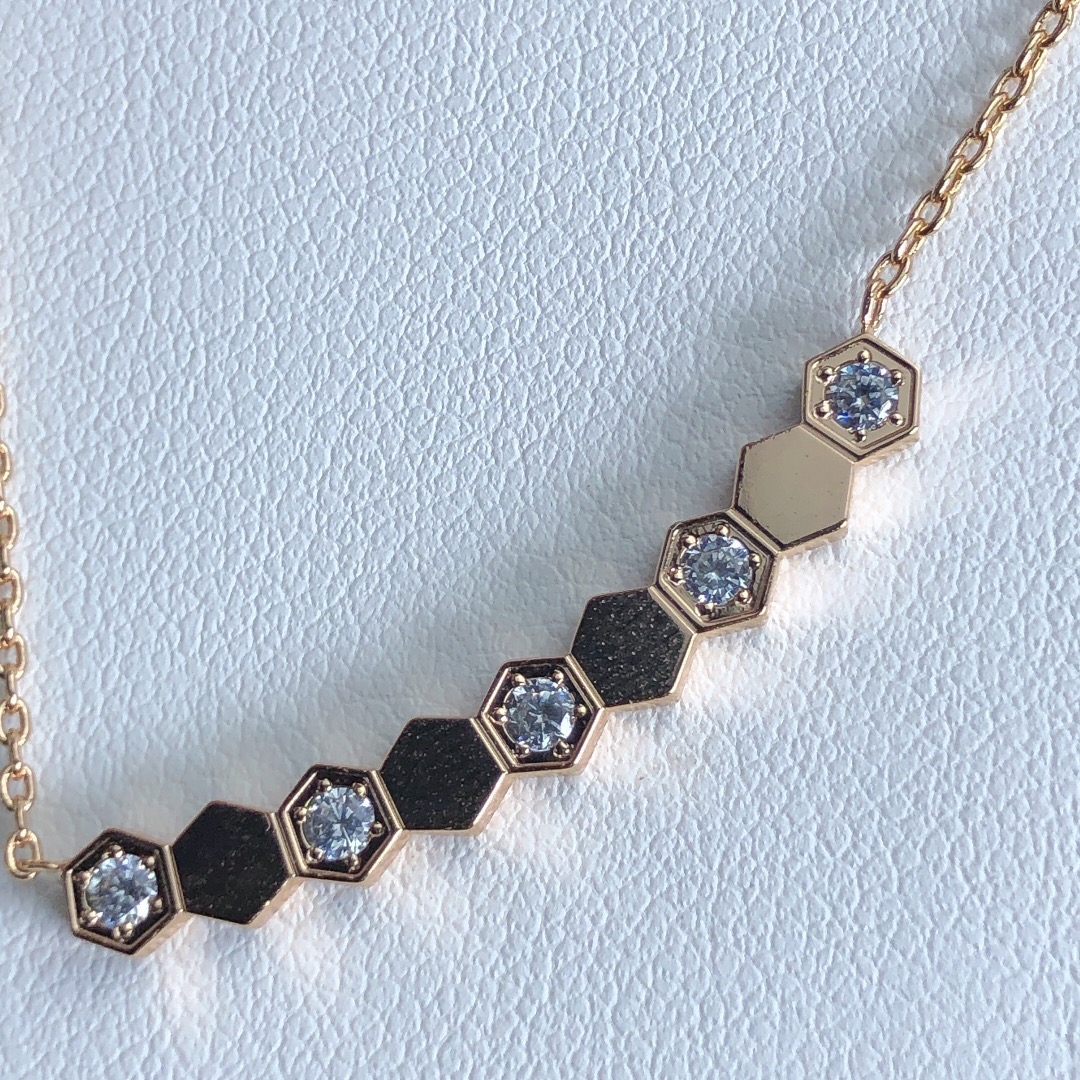 Bee Round Necklace with Diamonds