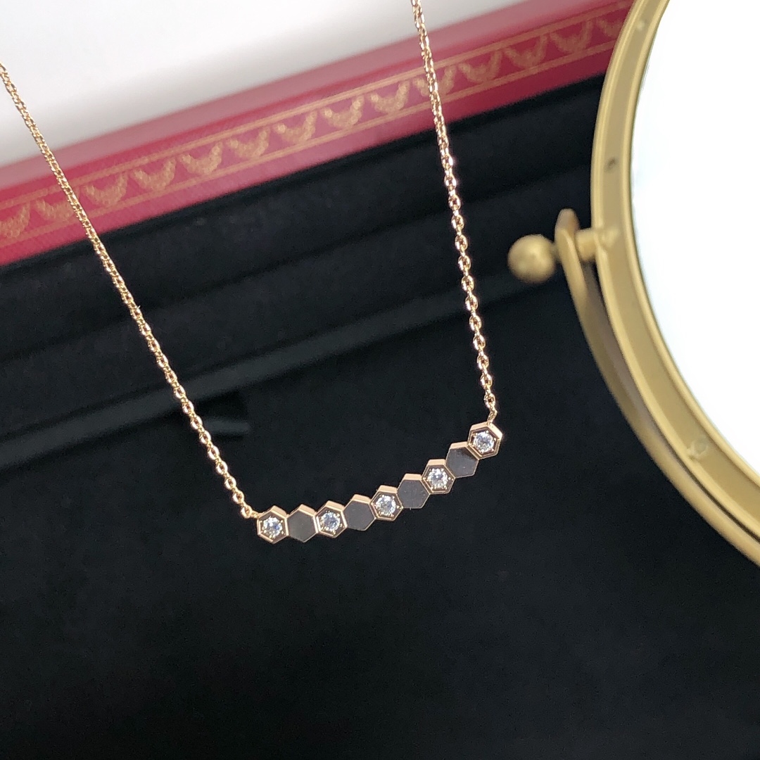 Bee Round Necklace with Diamonds