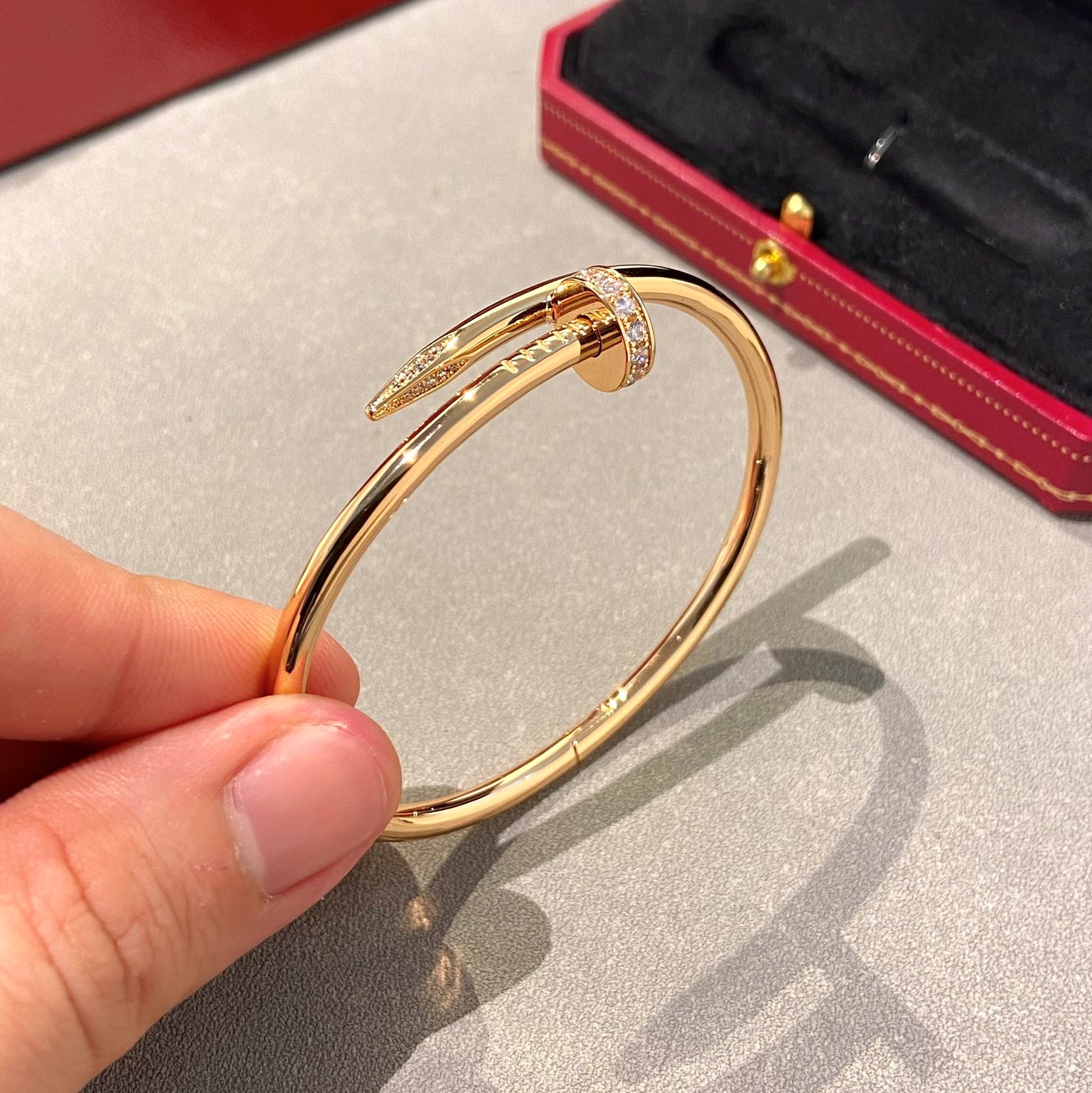 Juste un Clou Nail Bracelet head and tail with diamonds