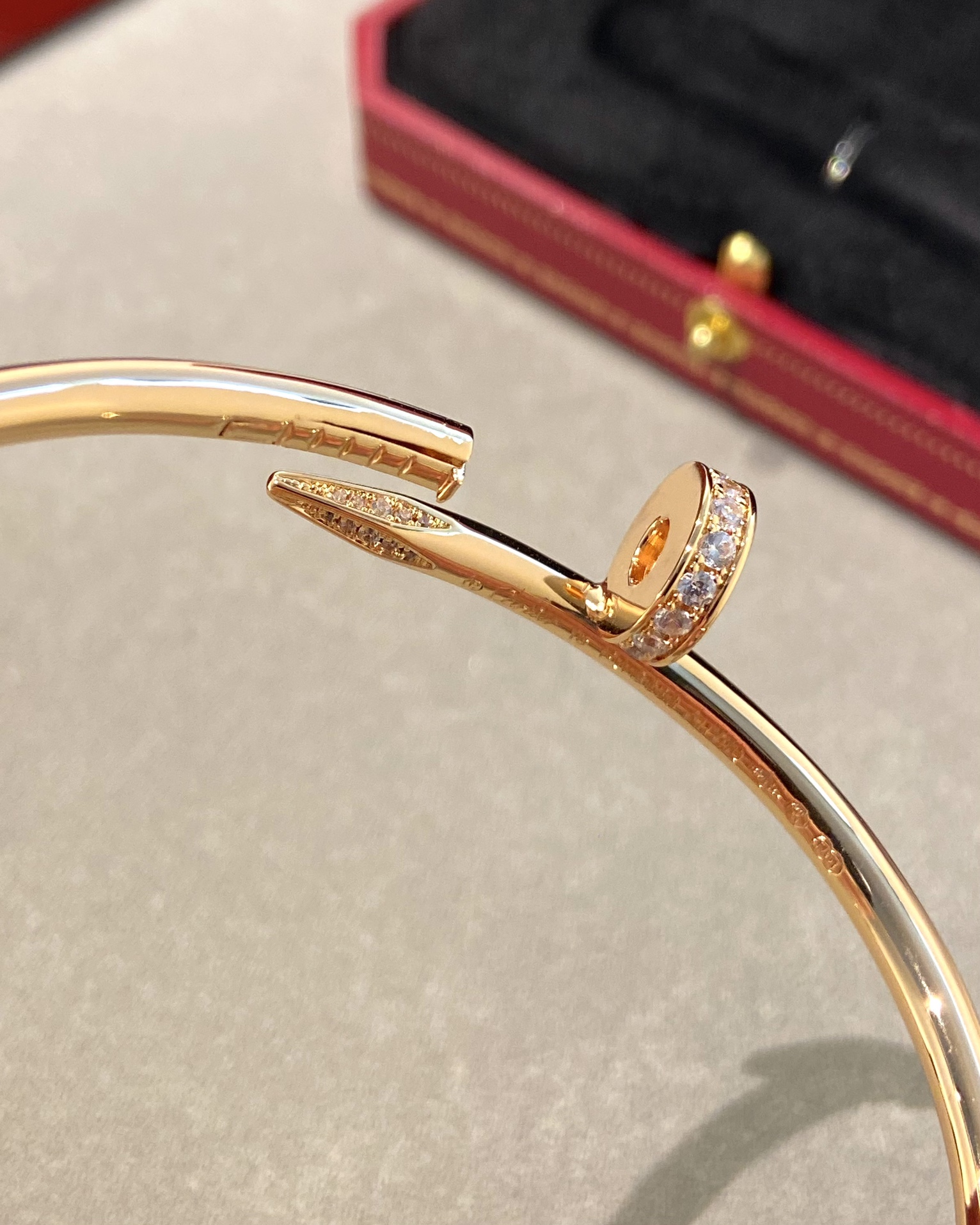 Juste un Clou Nail Bracelet head and tail with diamonds