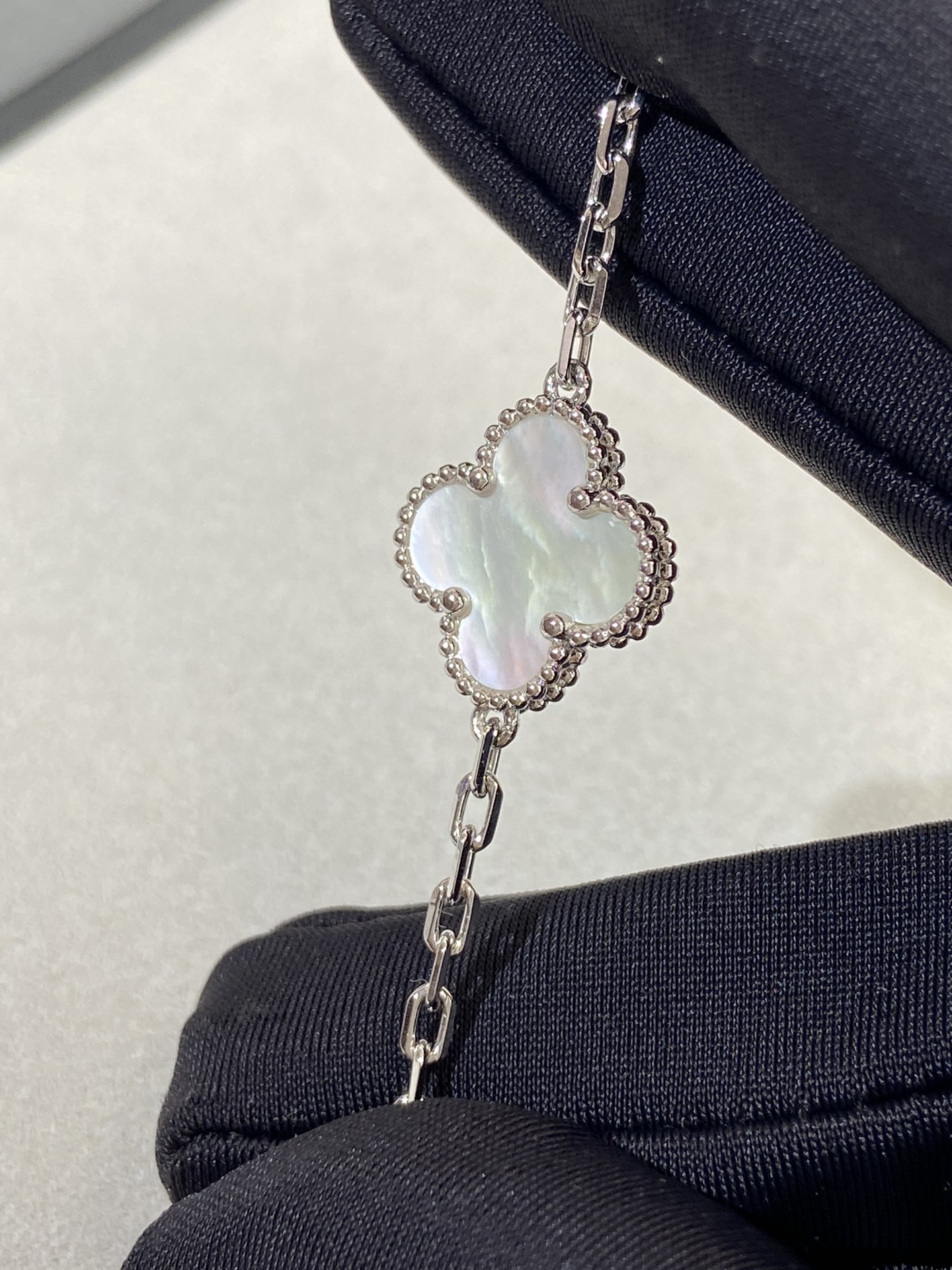 1.Alhambra Mother-of-pearl 5 motifs Bracelet