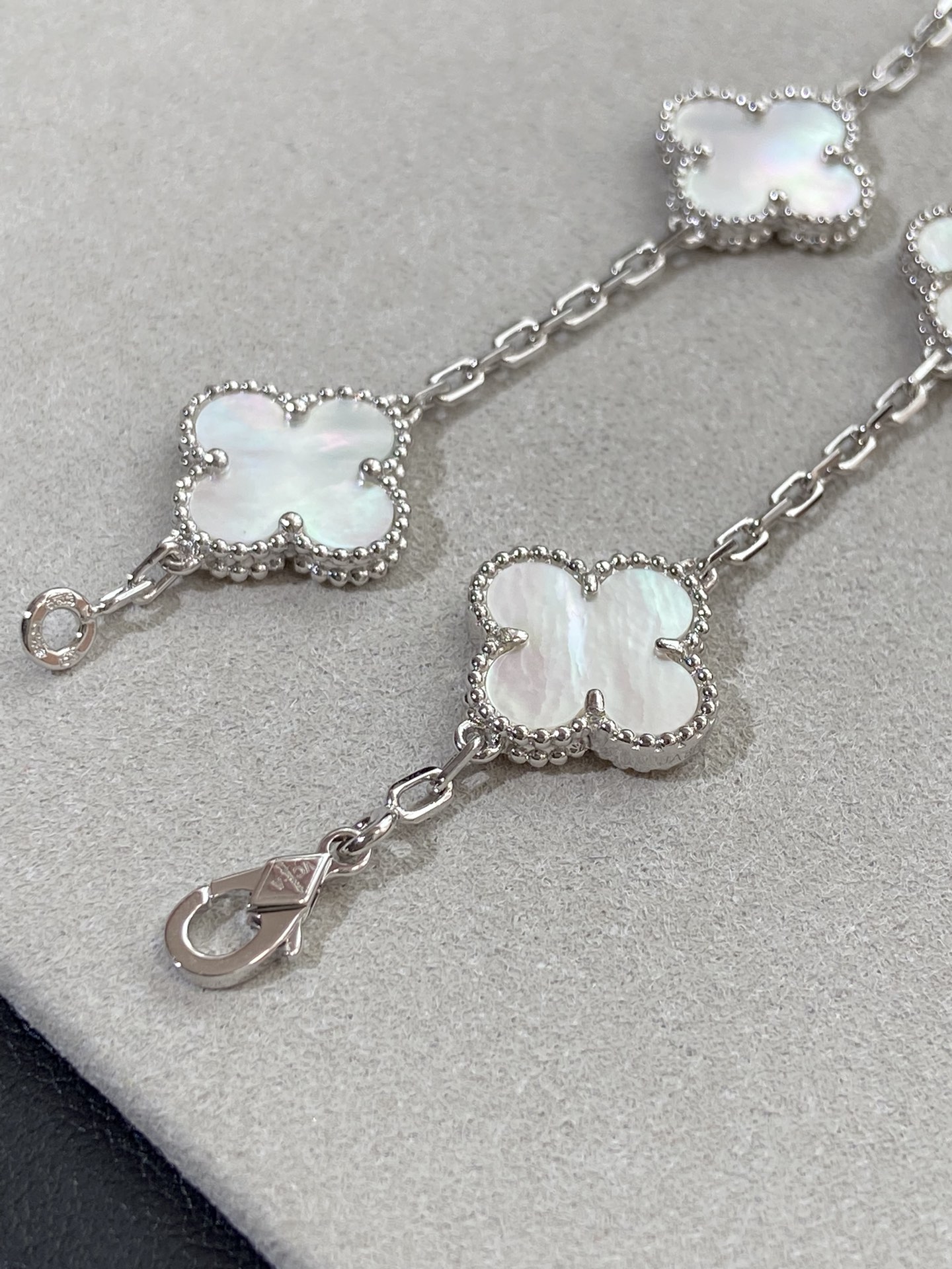 1.Alhambra Mother-of-pearl 5 motifs Bracelet