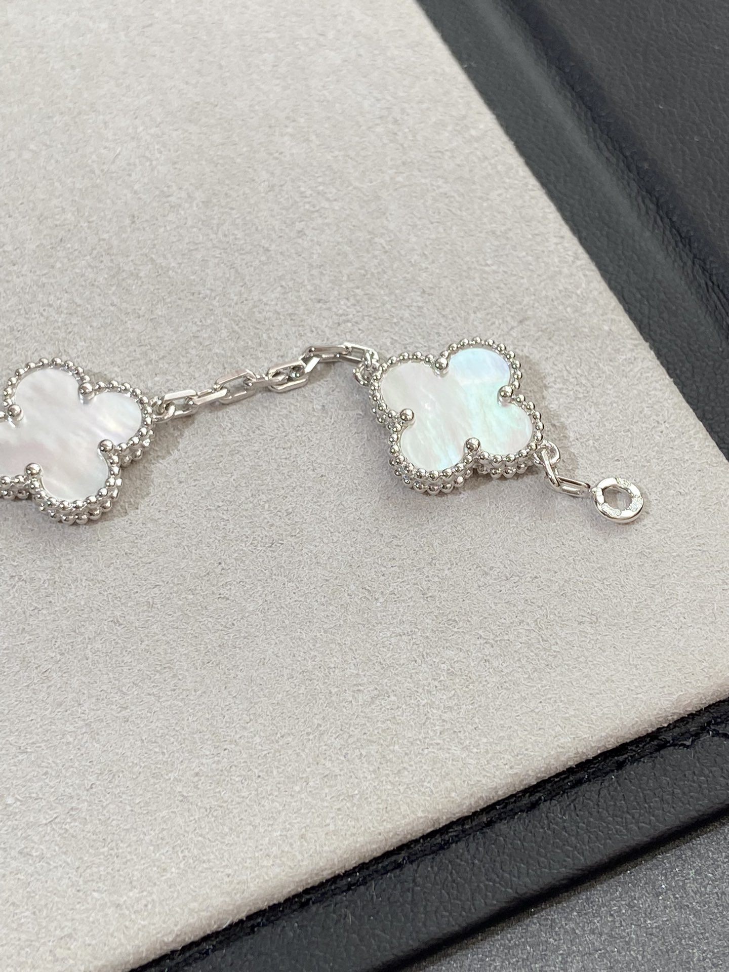 1.Alhambra Mother-of-pearl 5 motifs Bracelet