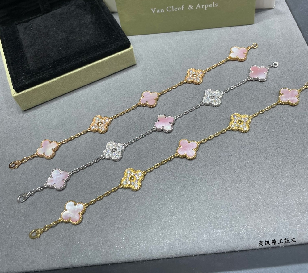 1.Alhambra Pink Mother-of-pearl 5 motifs Bracelet with Diamonds