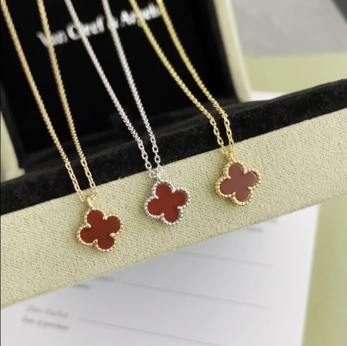 Alhambra Carnelian 1 motif Necklace