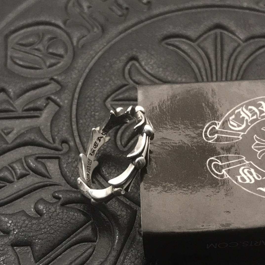 Iris wave pattern herringbone ring