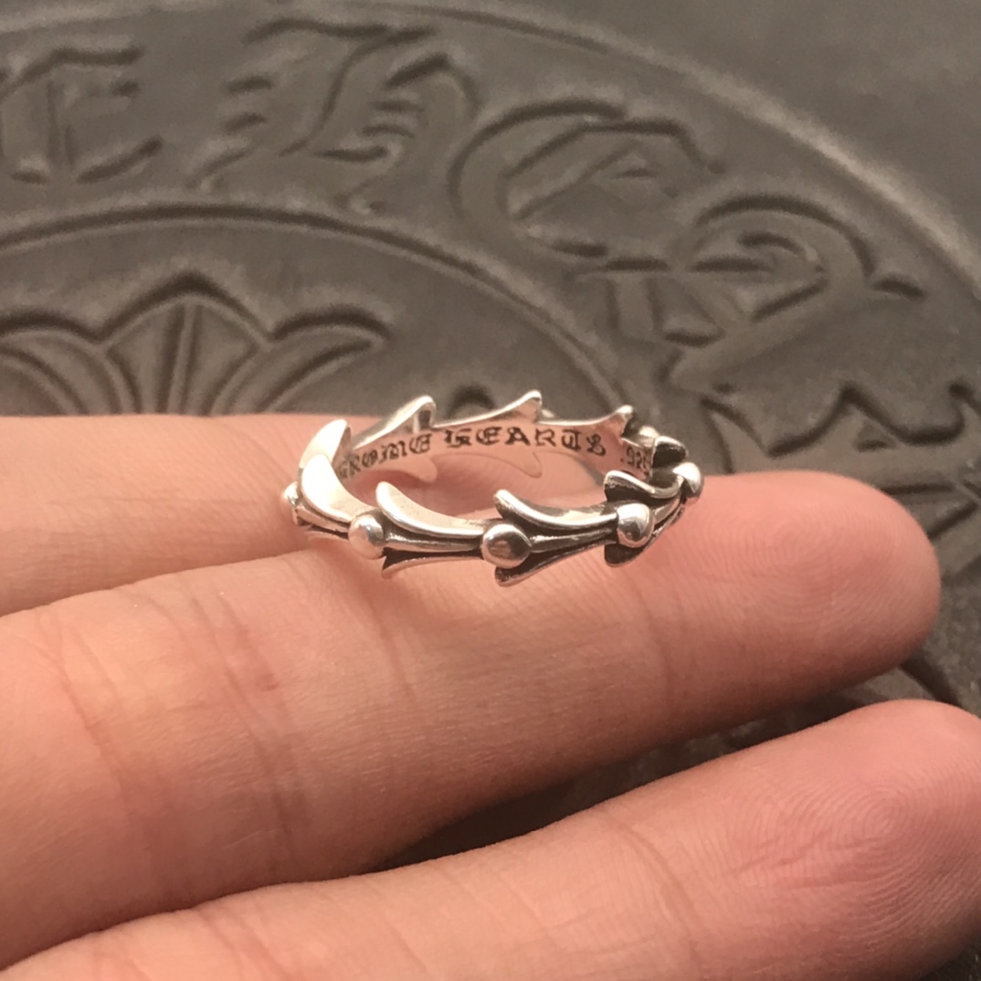 Iris wave pattern herringbone ring