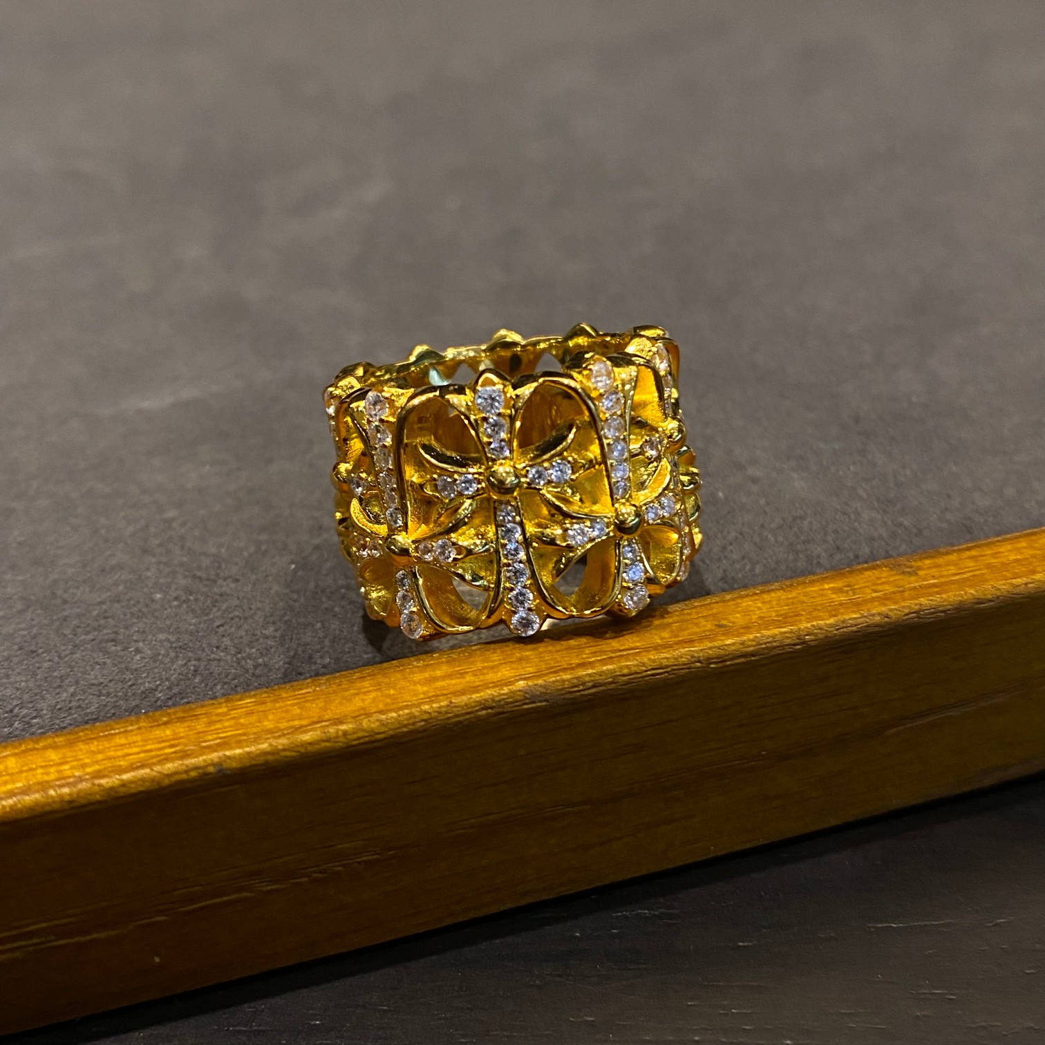 Gold Round Tomb Ring