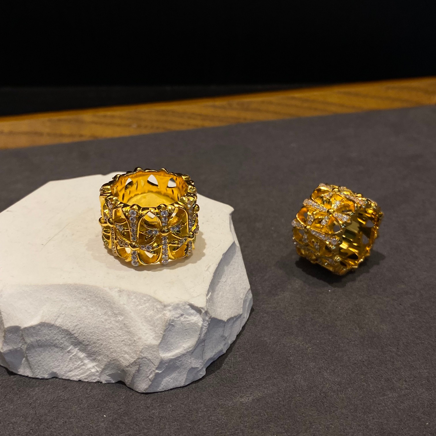 Gold Round Tomb Ring