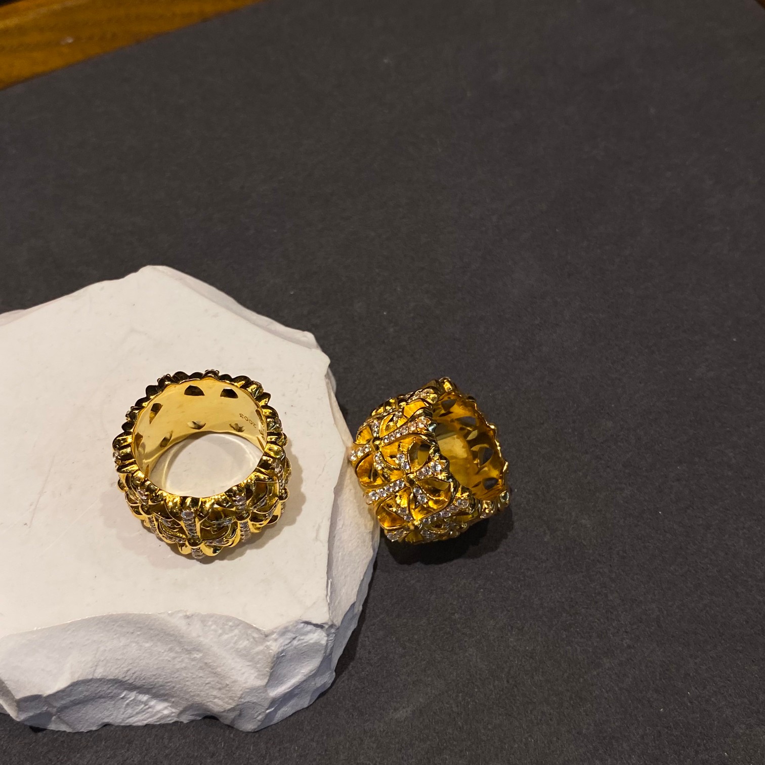 Gold Round Tomb Ring