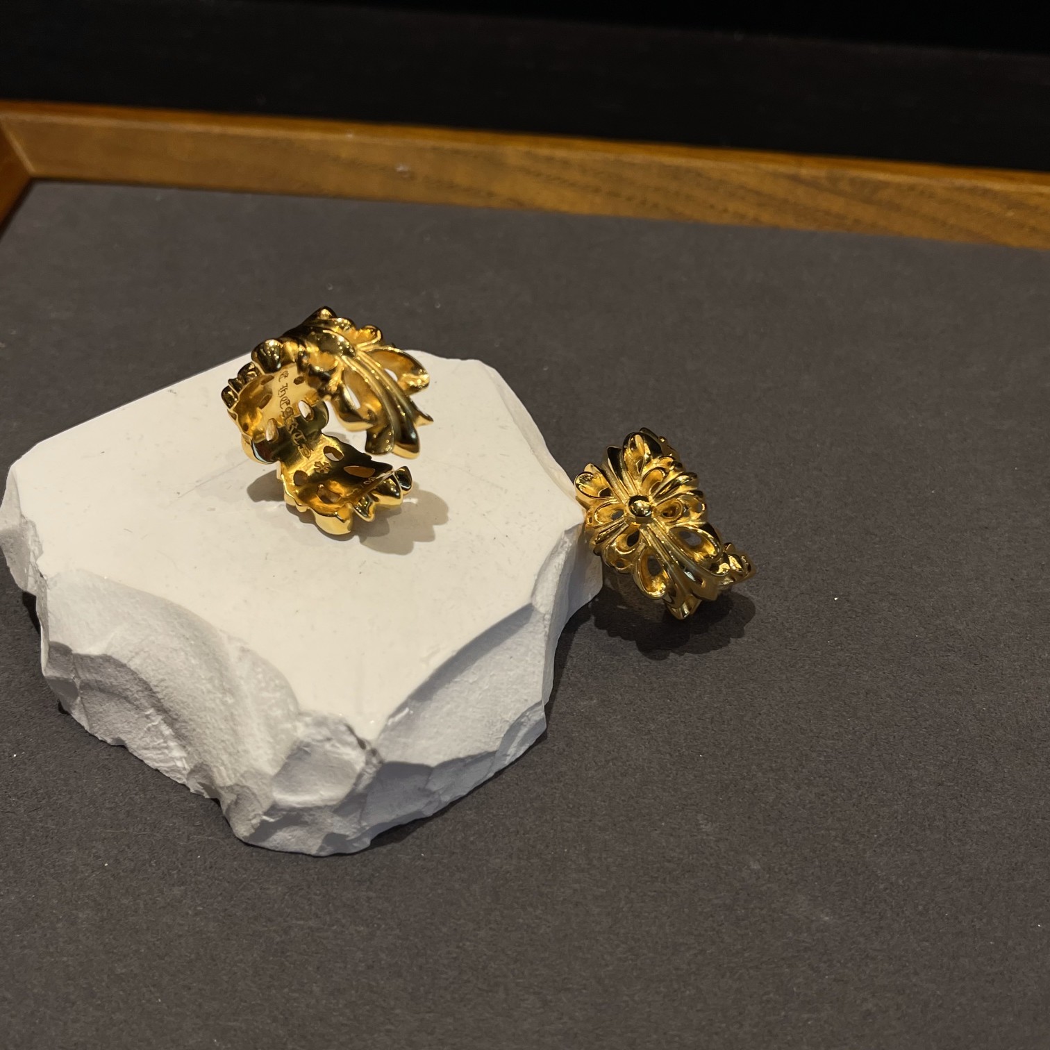 Gold and stone fleur-de-lis Ring
