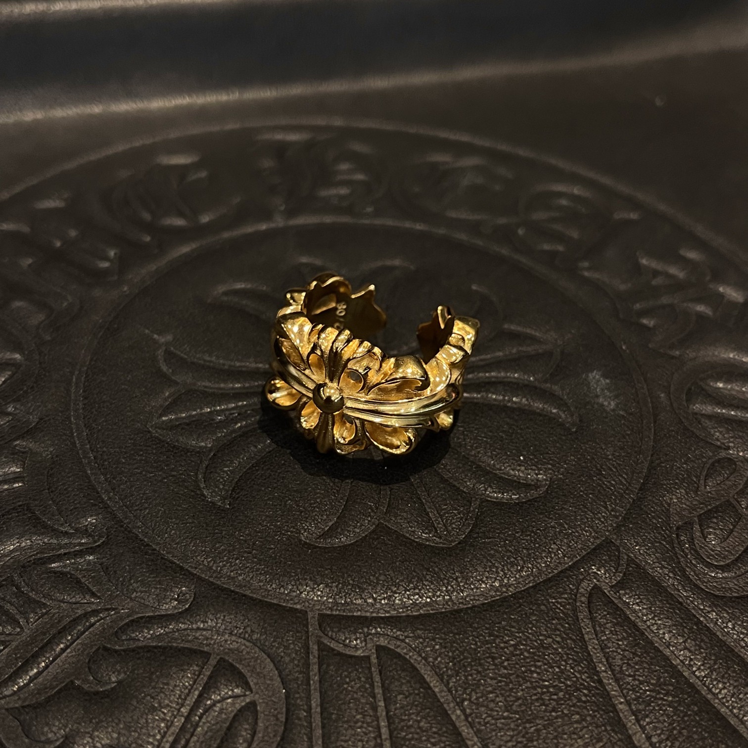 Gold and stone fleur-de-lis Ring