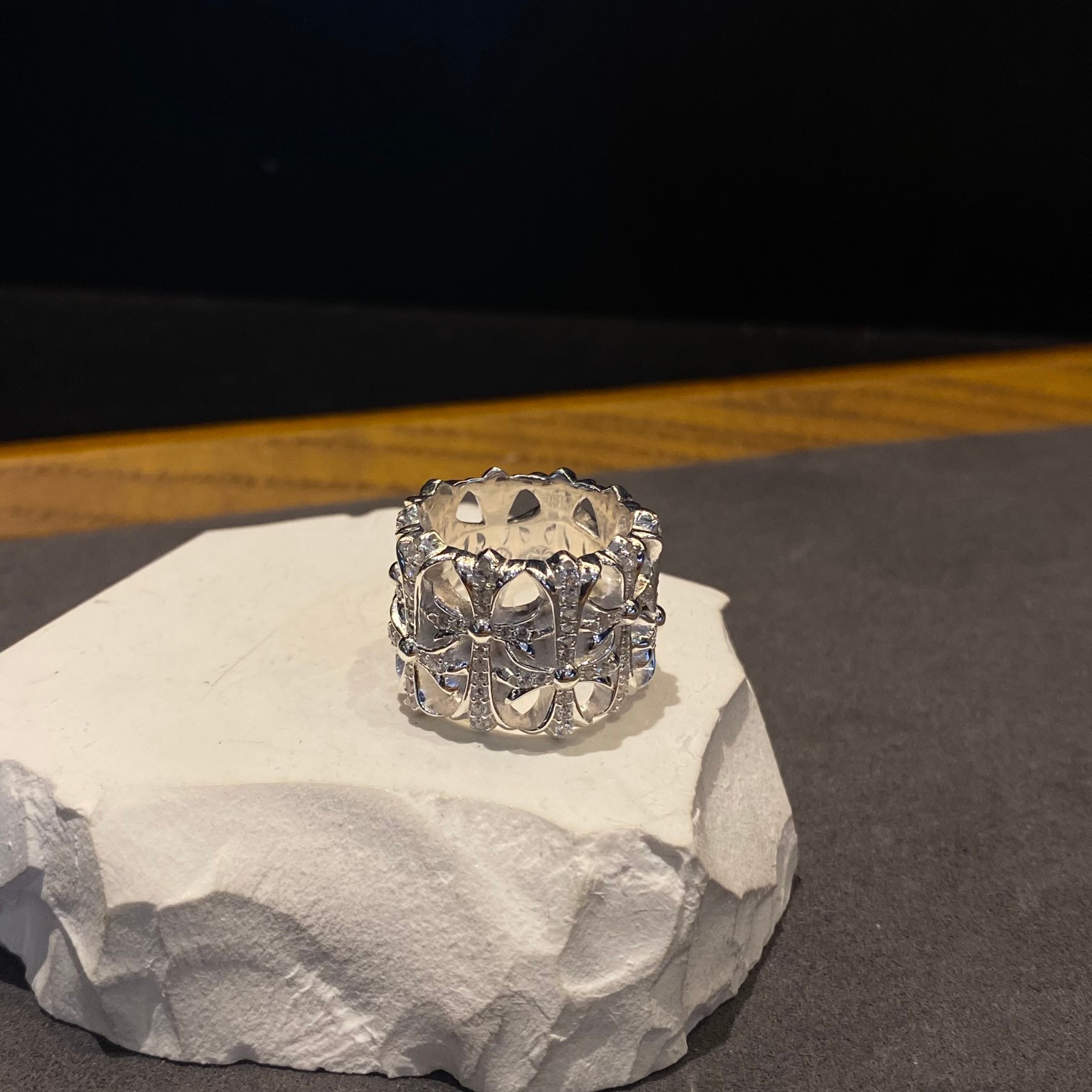 Round Tomb Ring with Stones