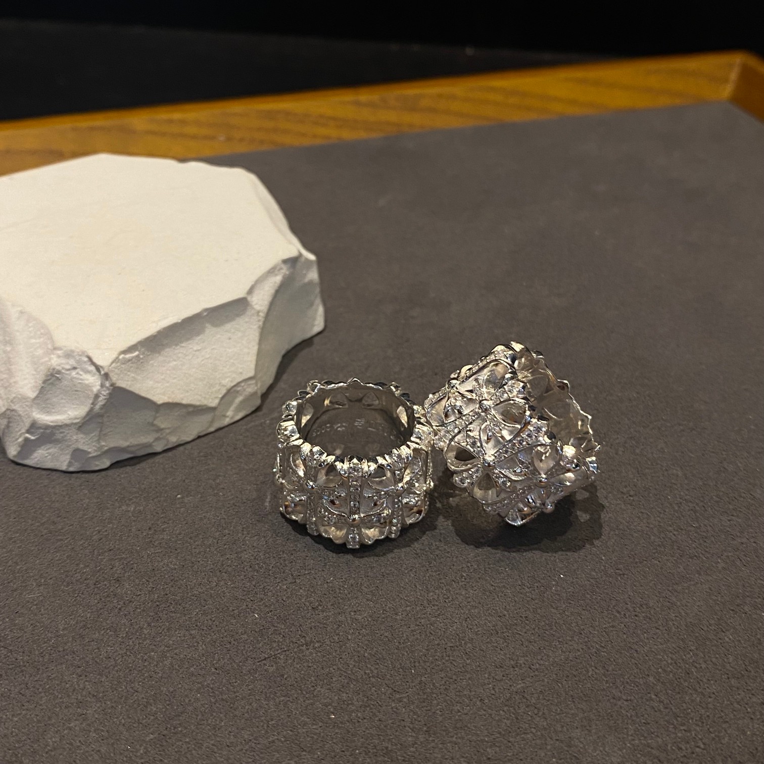Round Tomb Ring with Stones