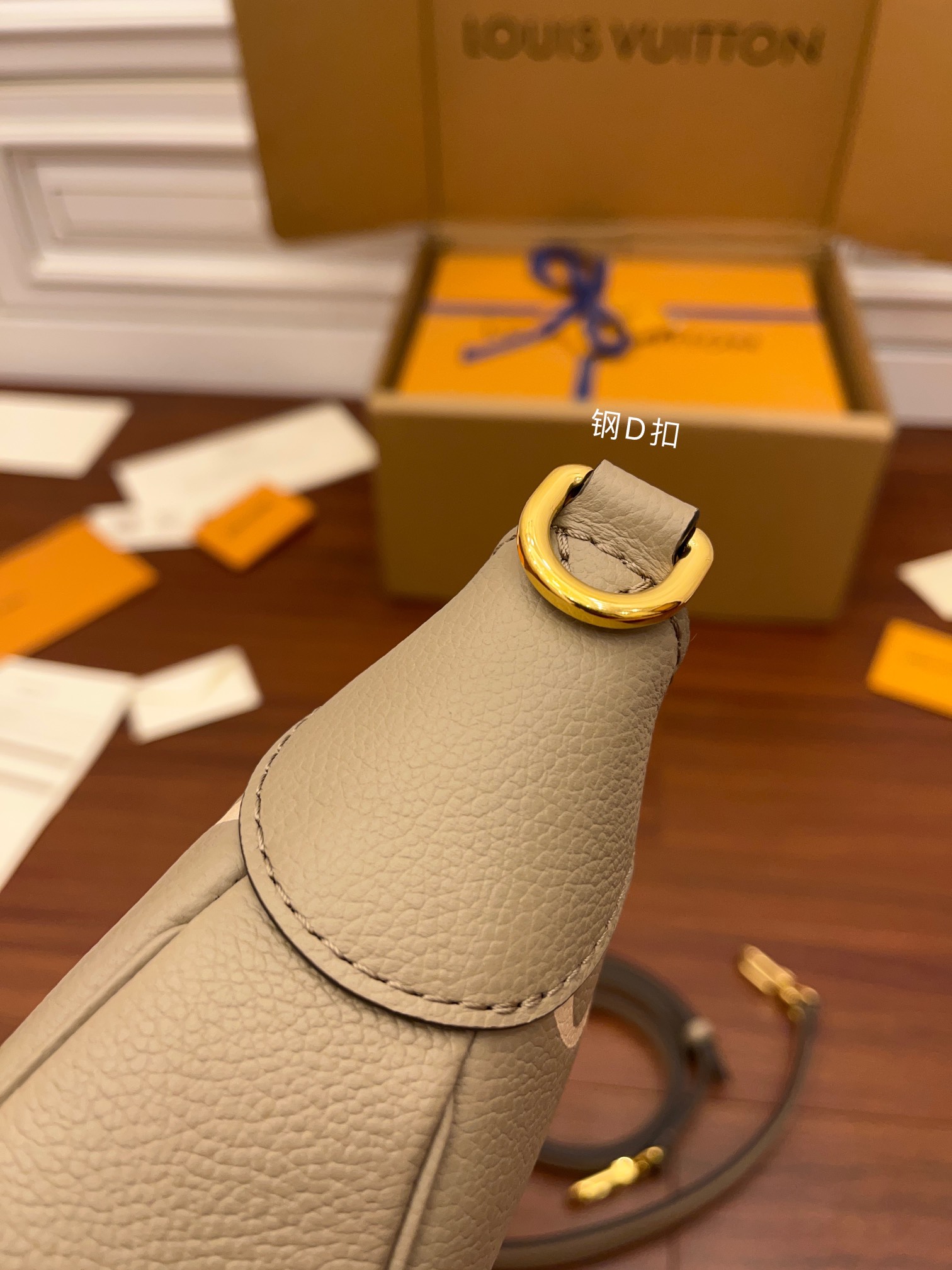 LV Bag 16