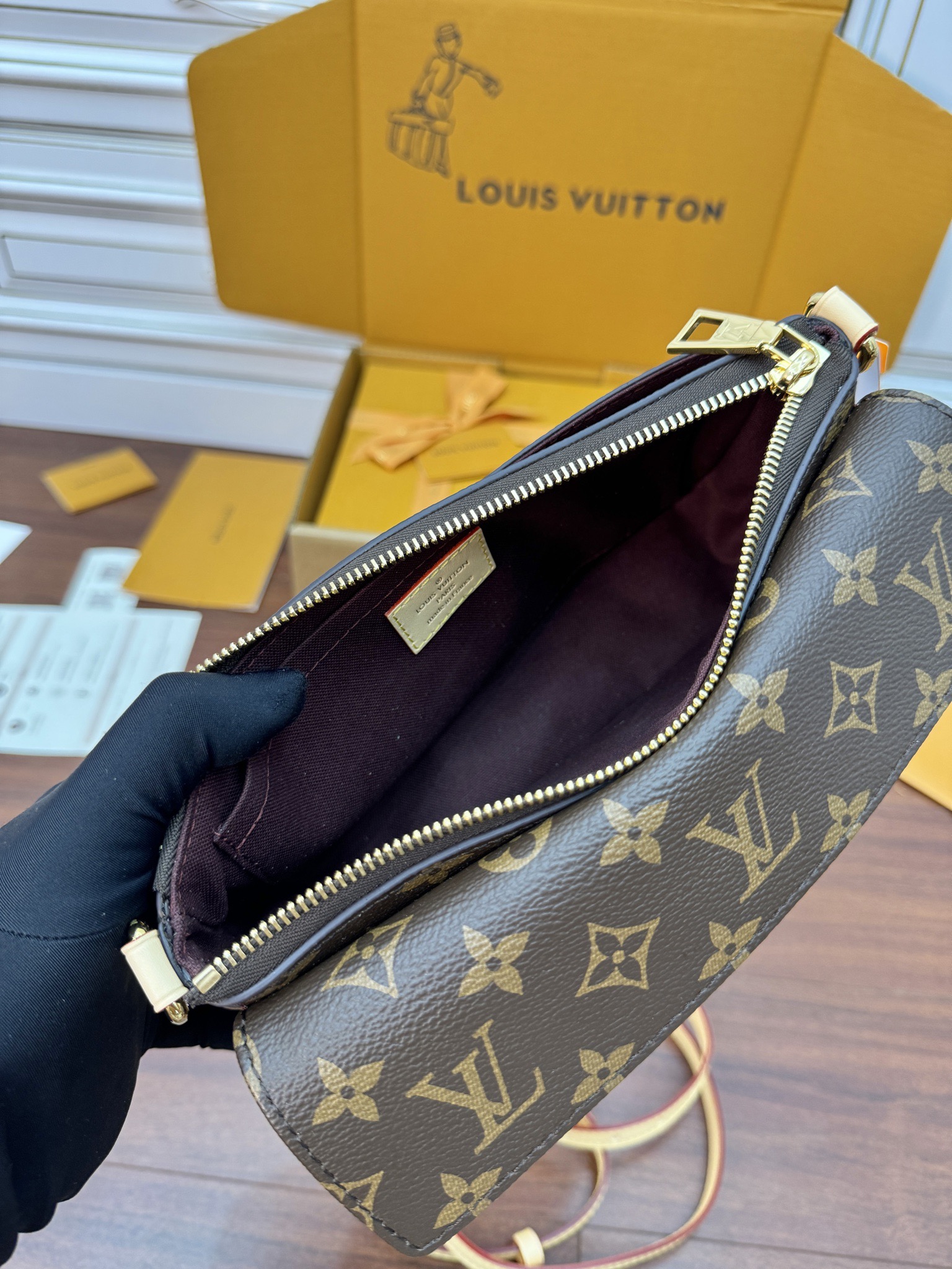 LV Bag 19