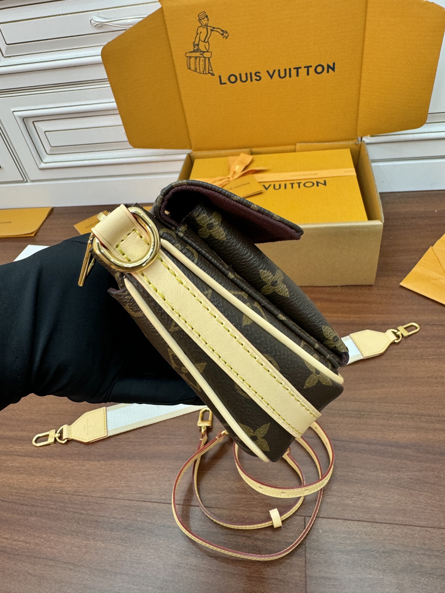LV Bag 19