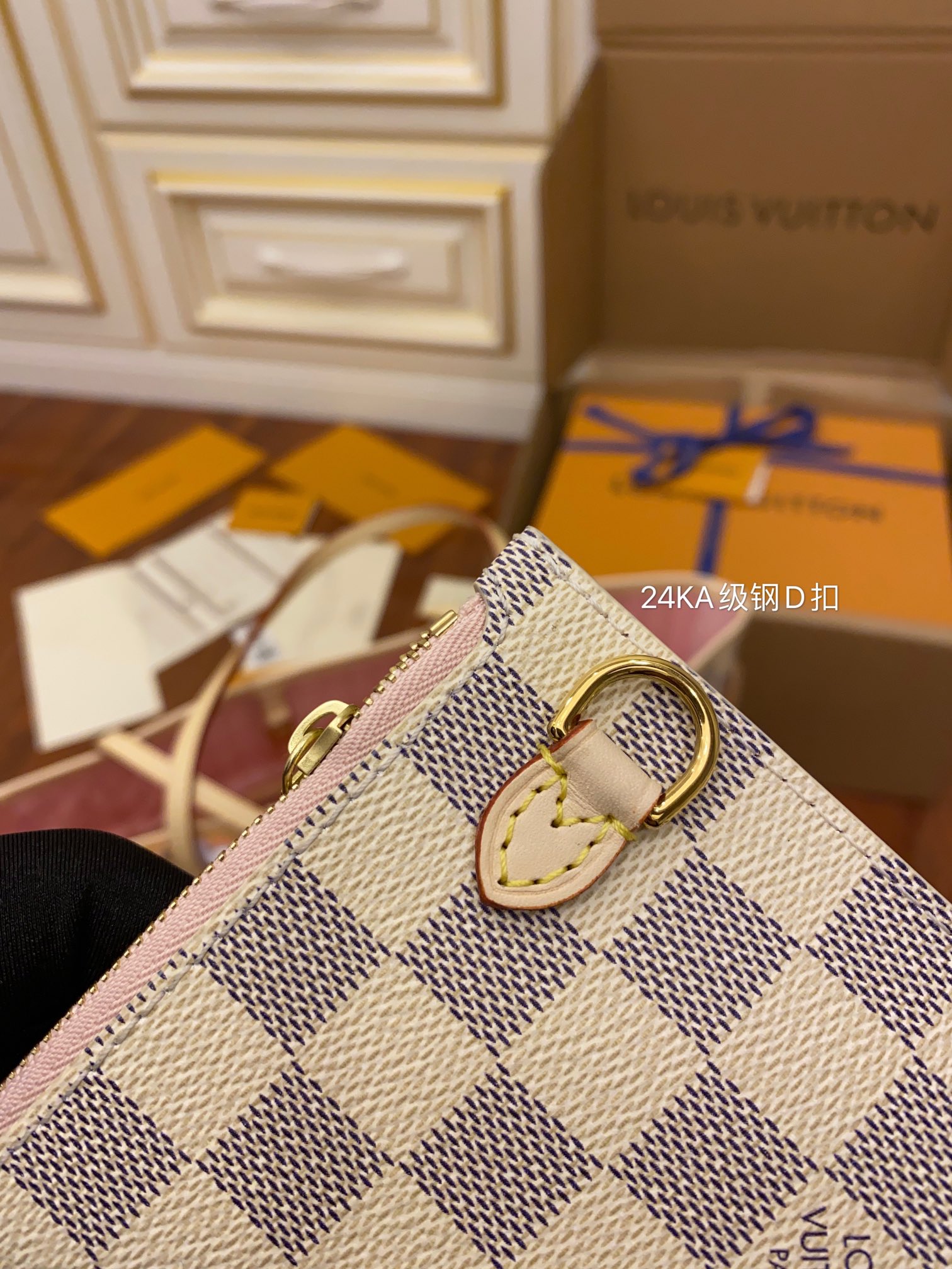 LV Bag 21