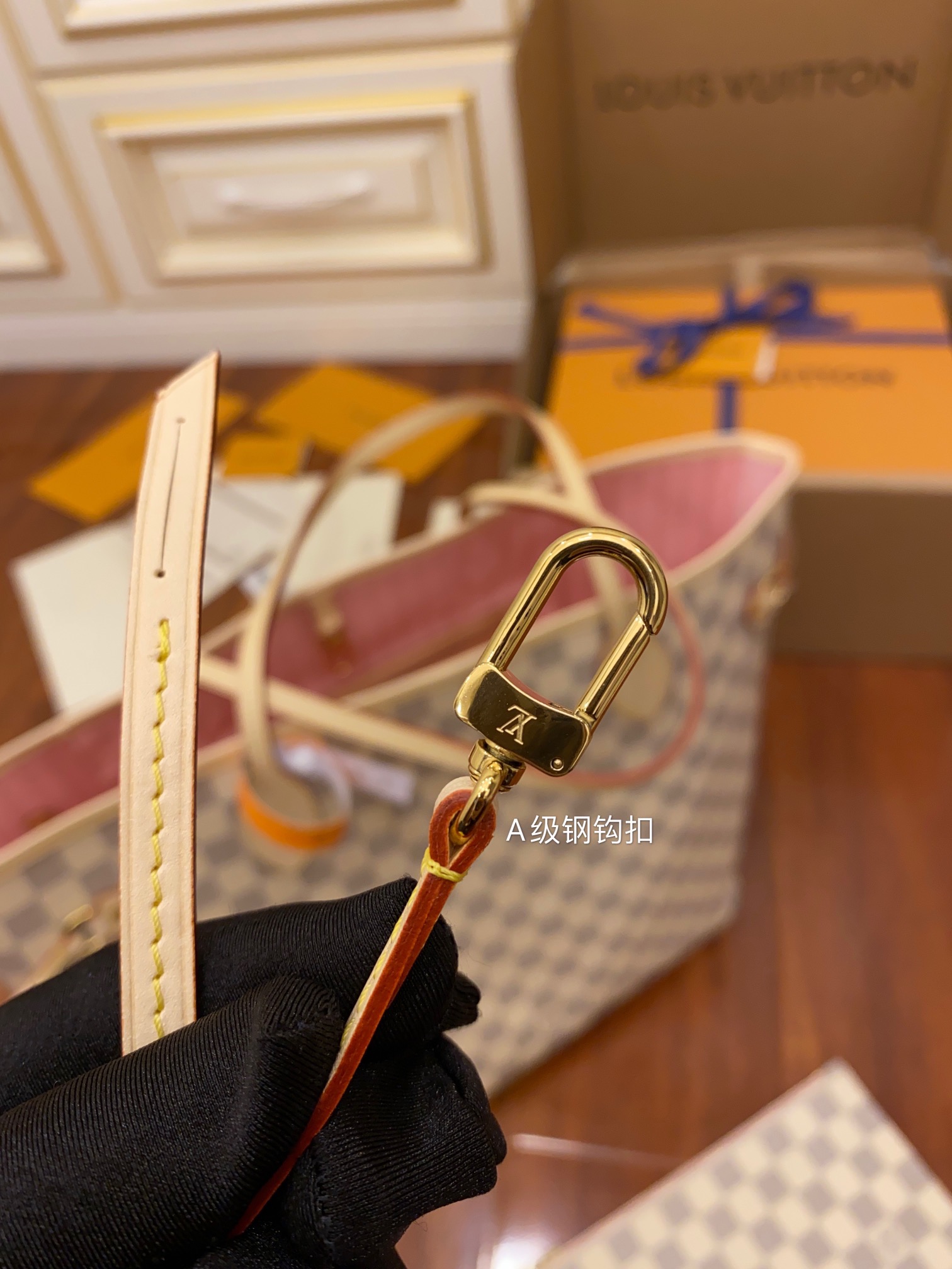 LV Bag 21