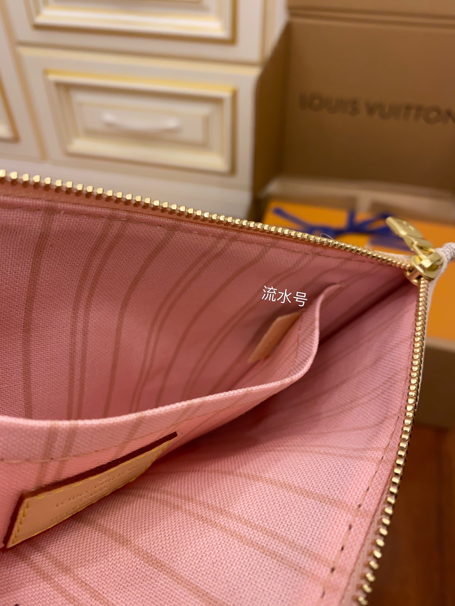 LV Bag 21